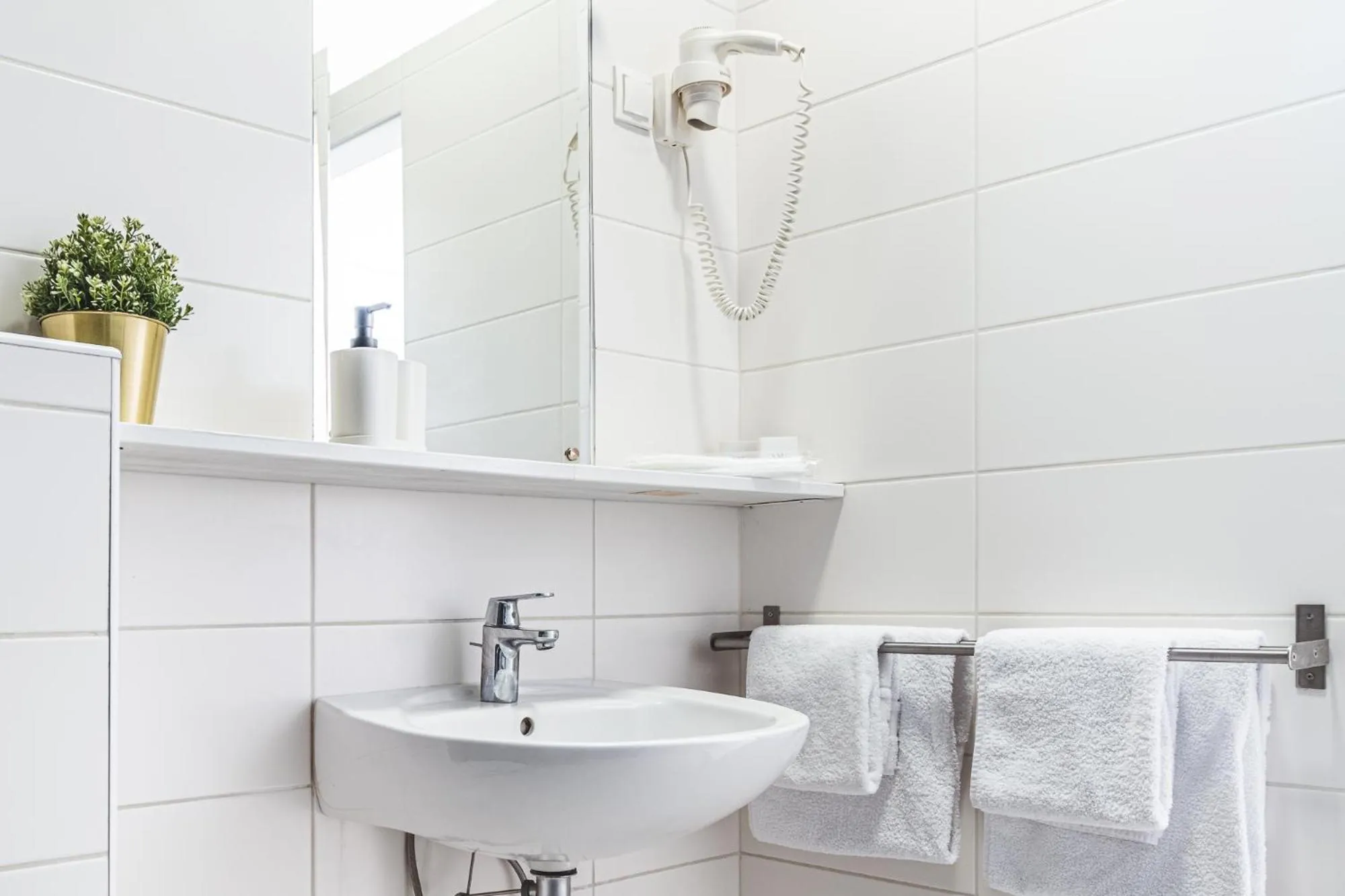 Shower in National Plus