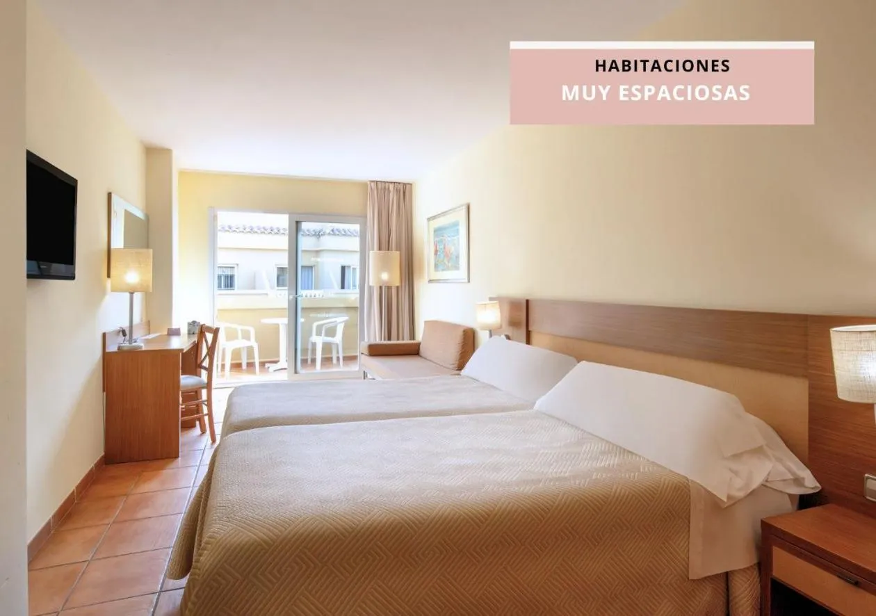 Bedroom, Bed in Hotel RH Casablanca Suites