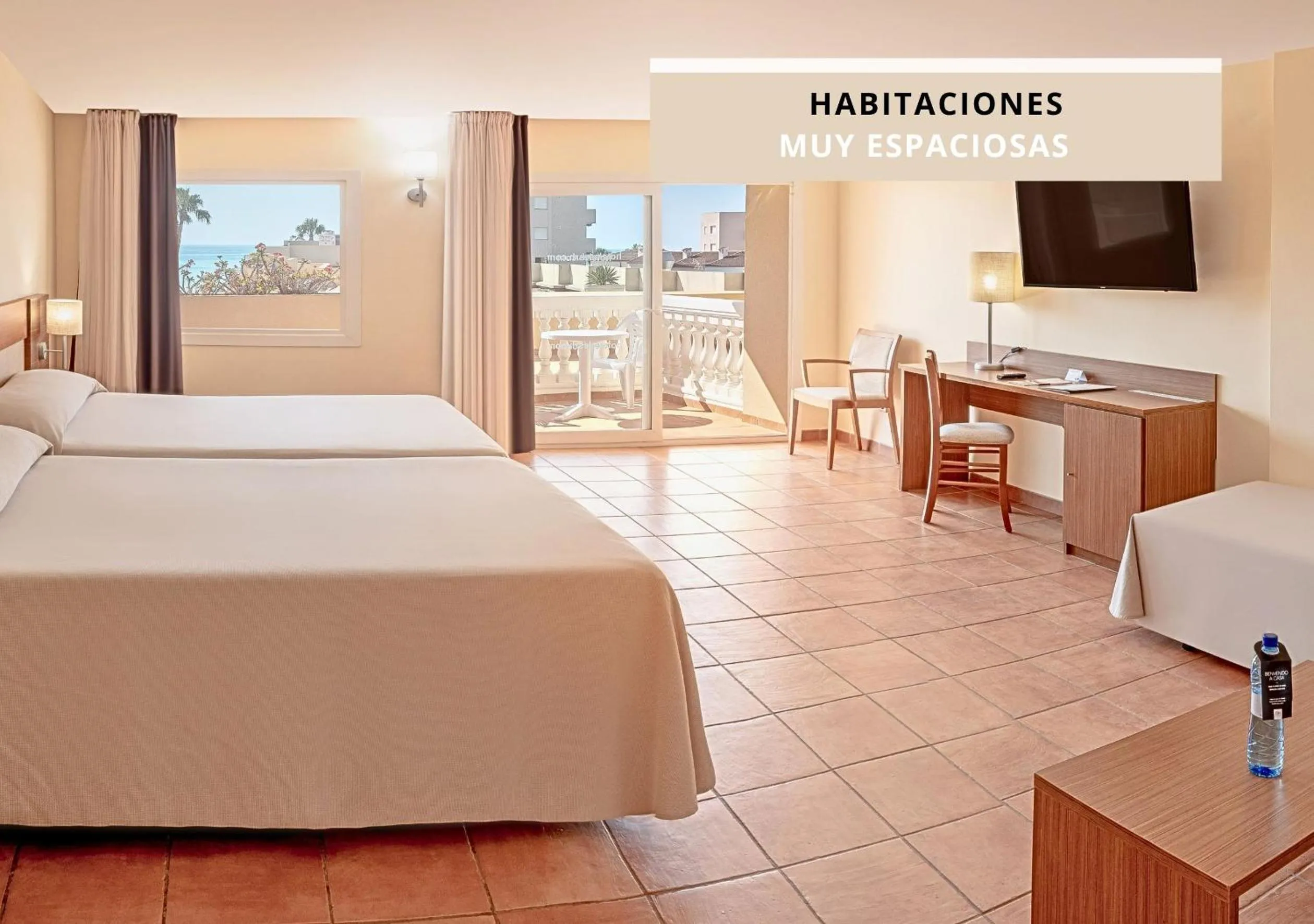 Bedroom, Bed in Hotel RH Casablanca Suites