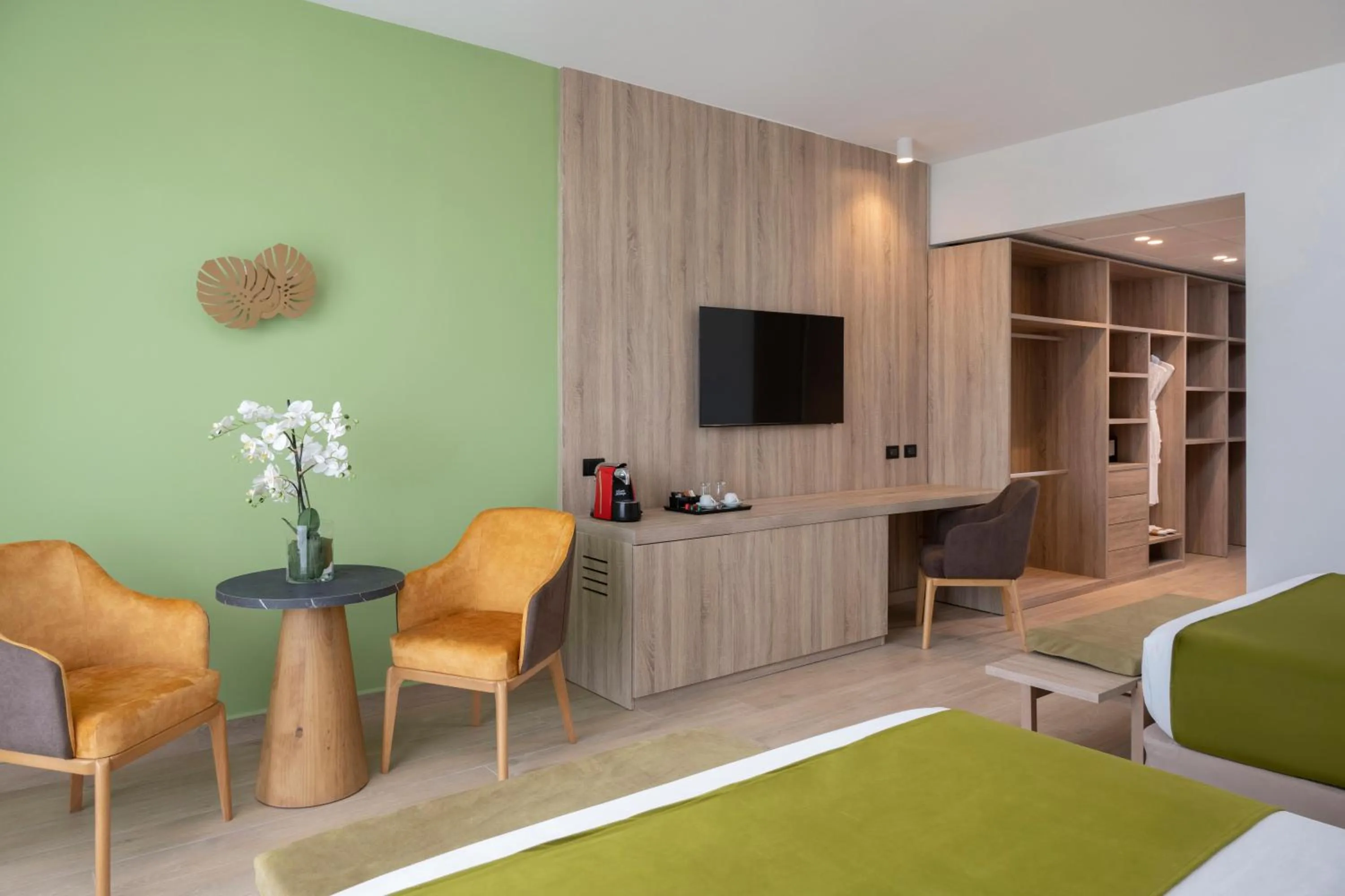 TV and multimedia, Bed in Serenade All Suites - Adults Only Resort