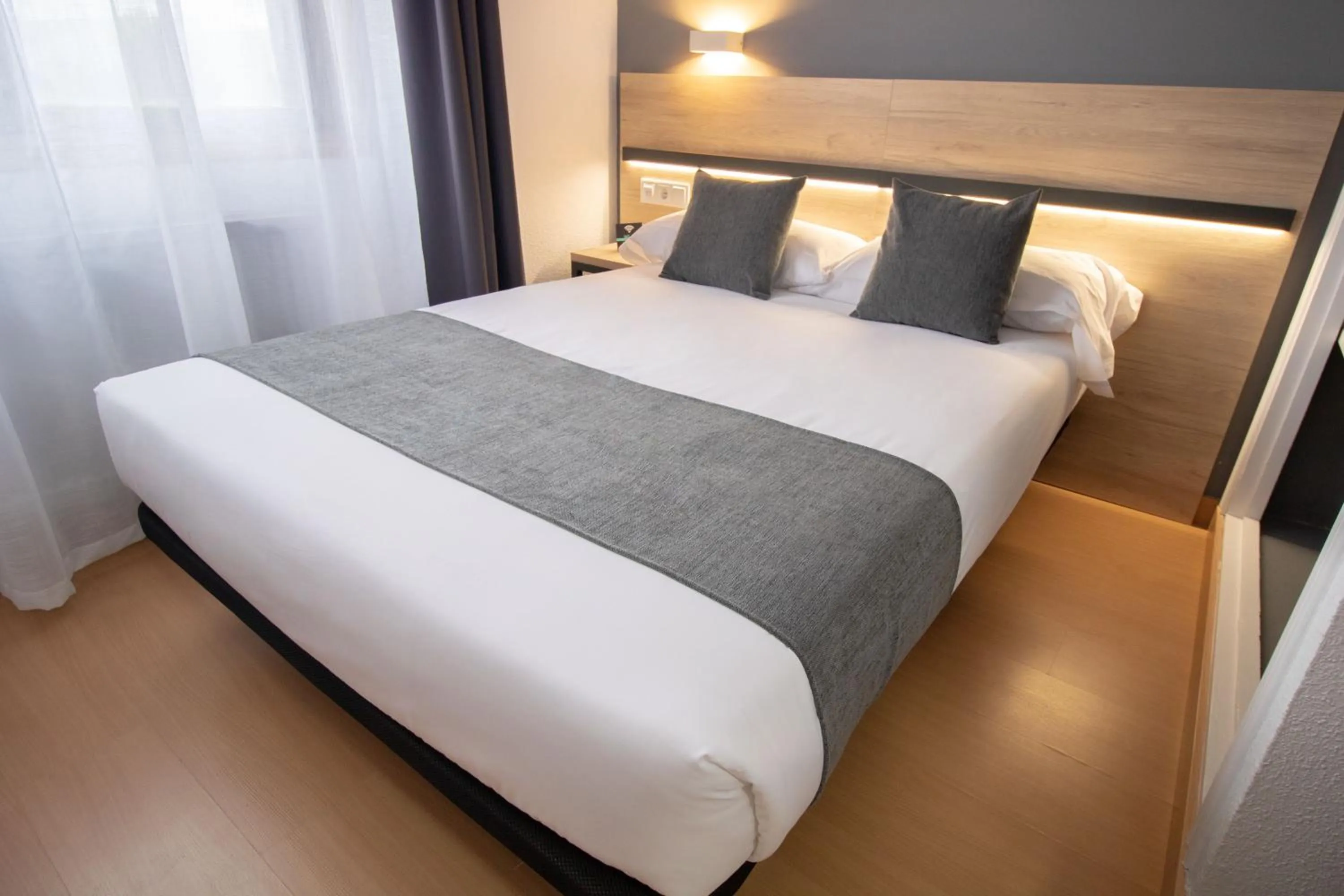 Photo of the whole room, Bed in Alda Puerto Seco