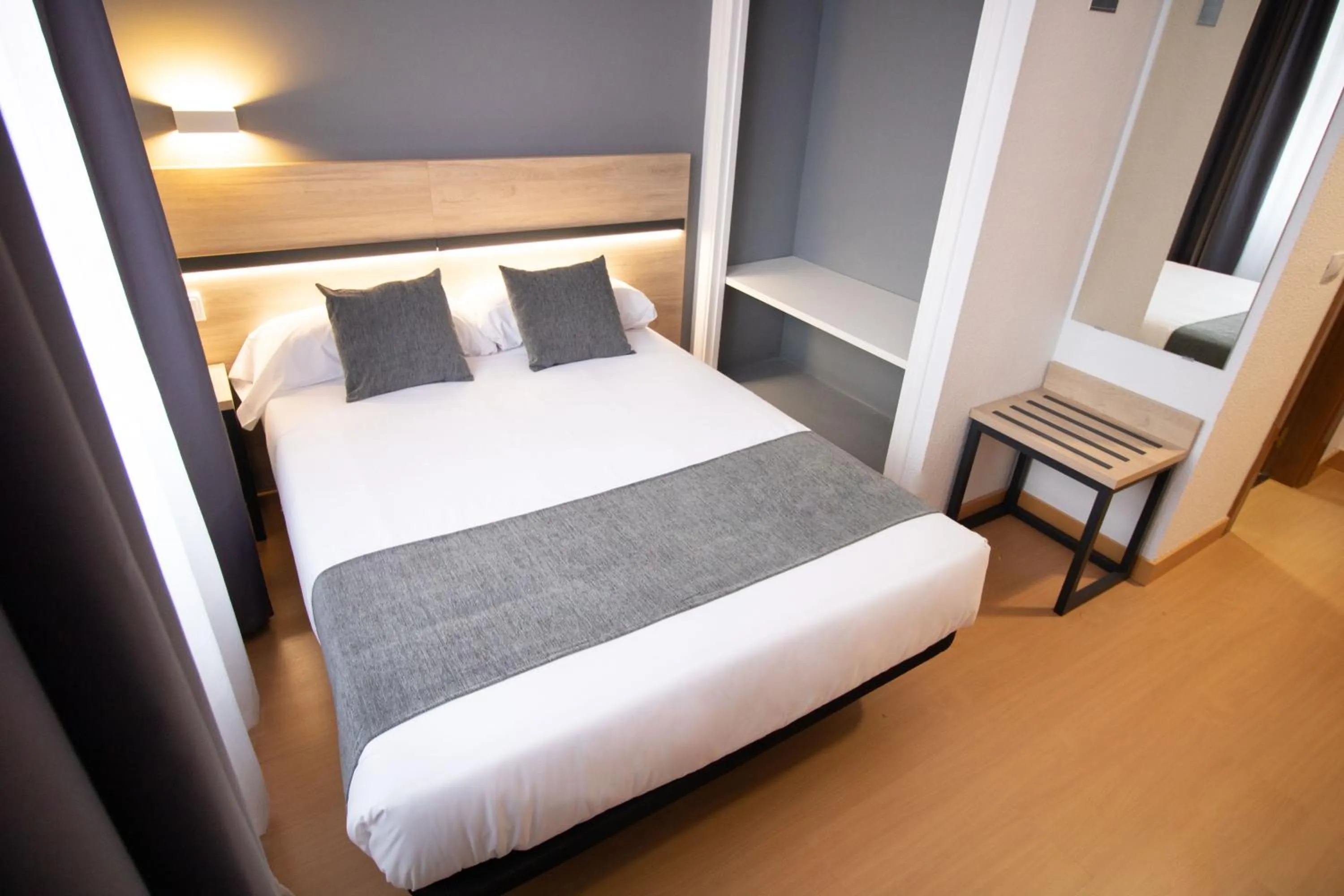 Photo of the whole room, Bed in Alda Puerto Seco