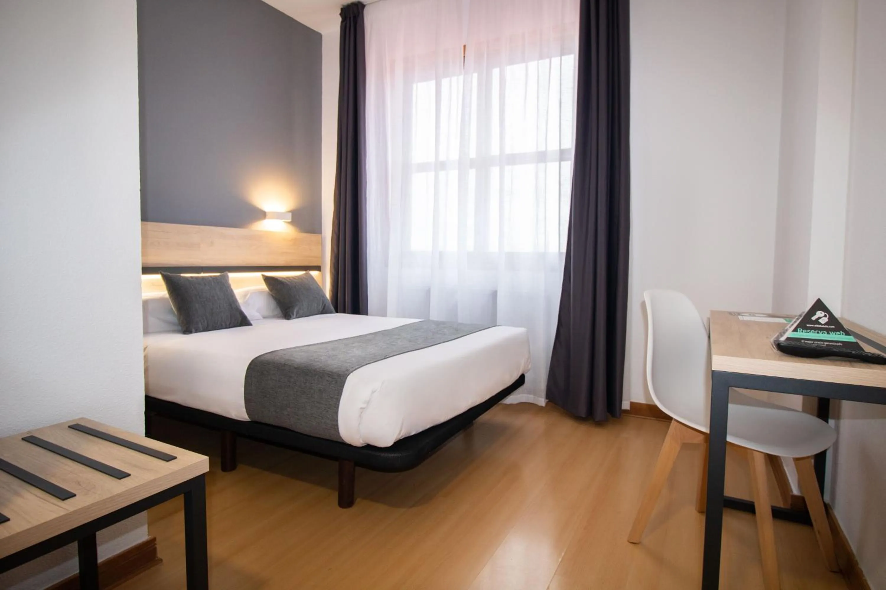 Photo of the whole room, Bed in Alda Puerto Seco