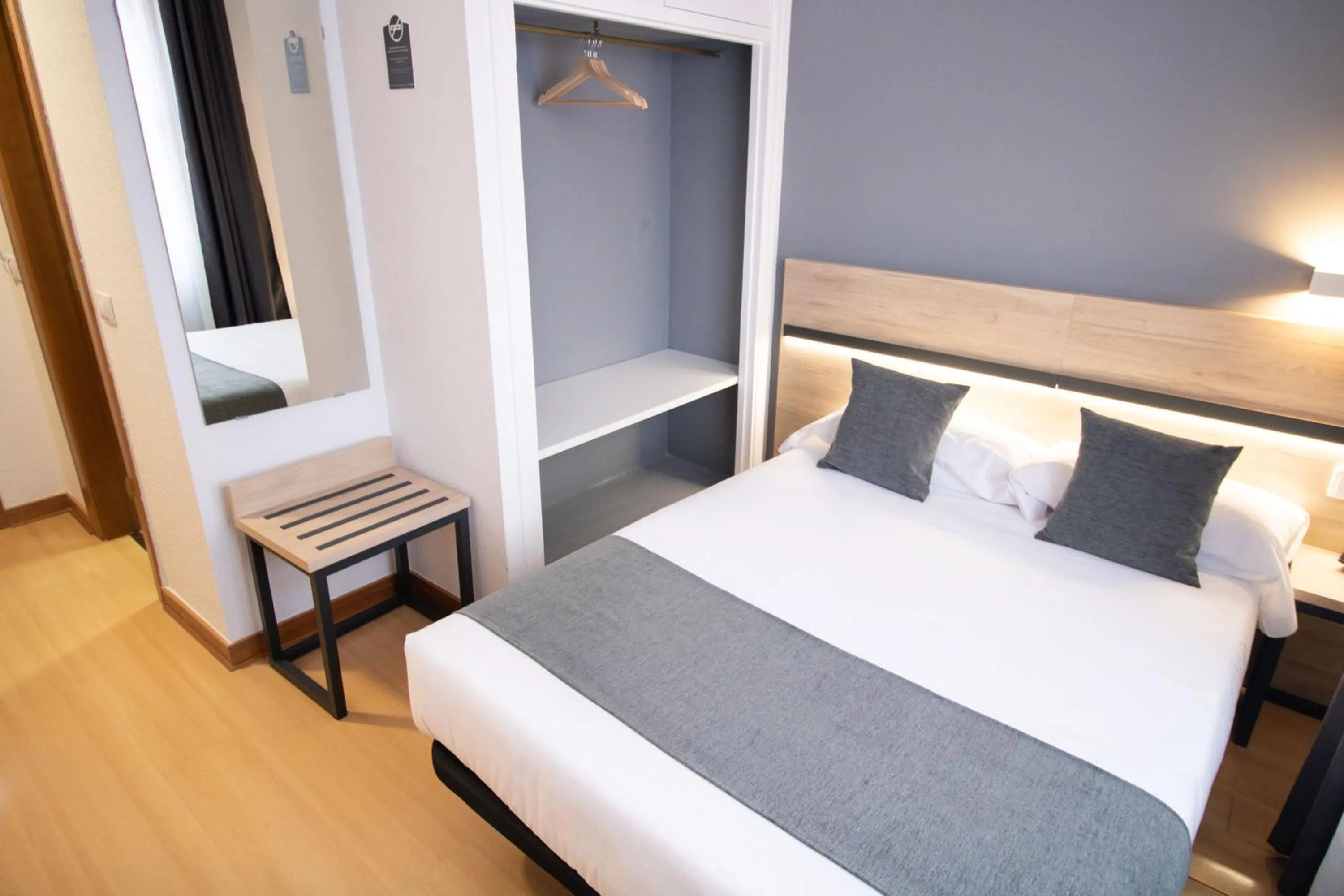 Photo of the whole room, Bed in Alda Puerto Seco