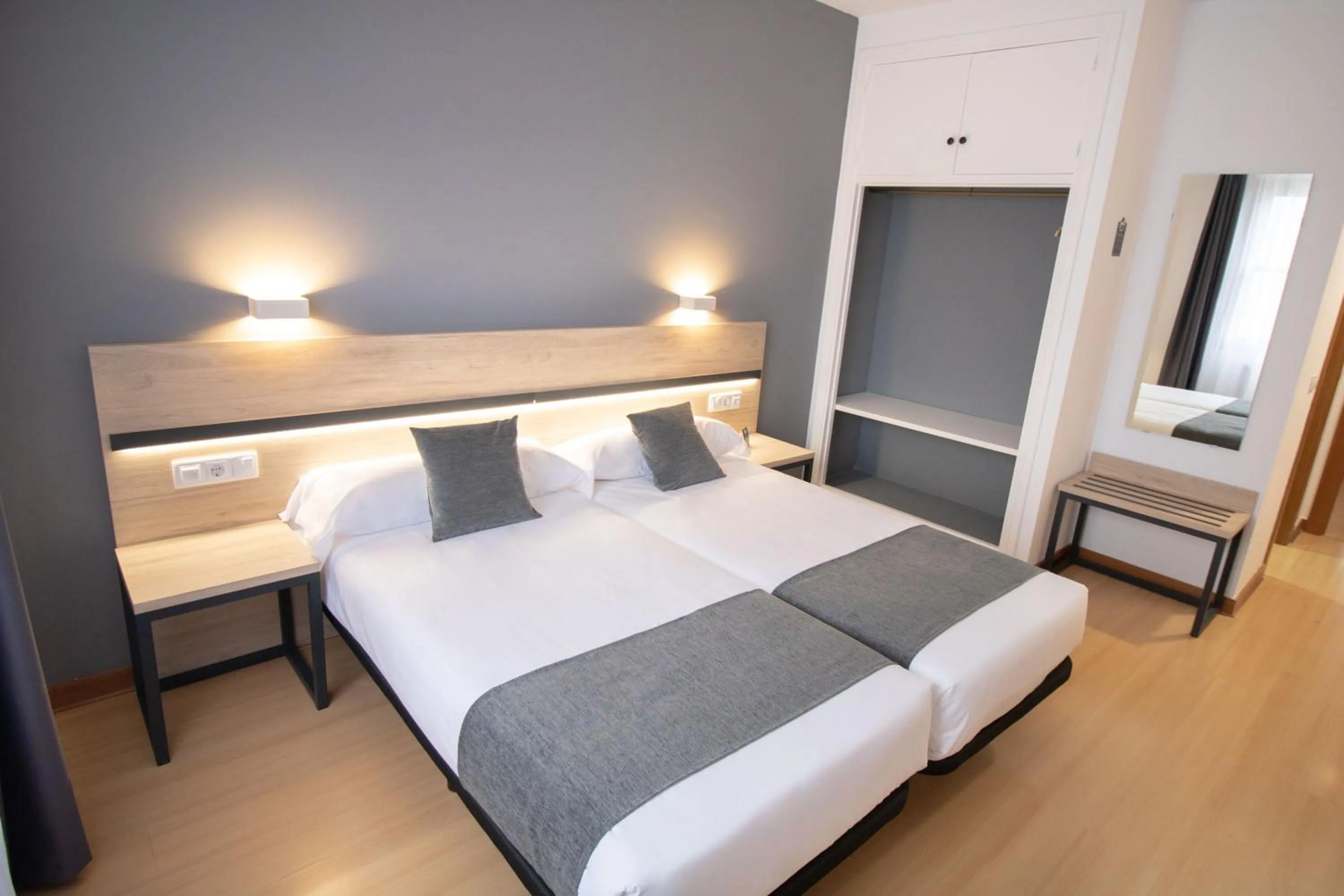 Photo of the whole room, Bed in Alda Puerto Seco