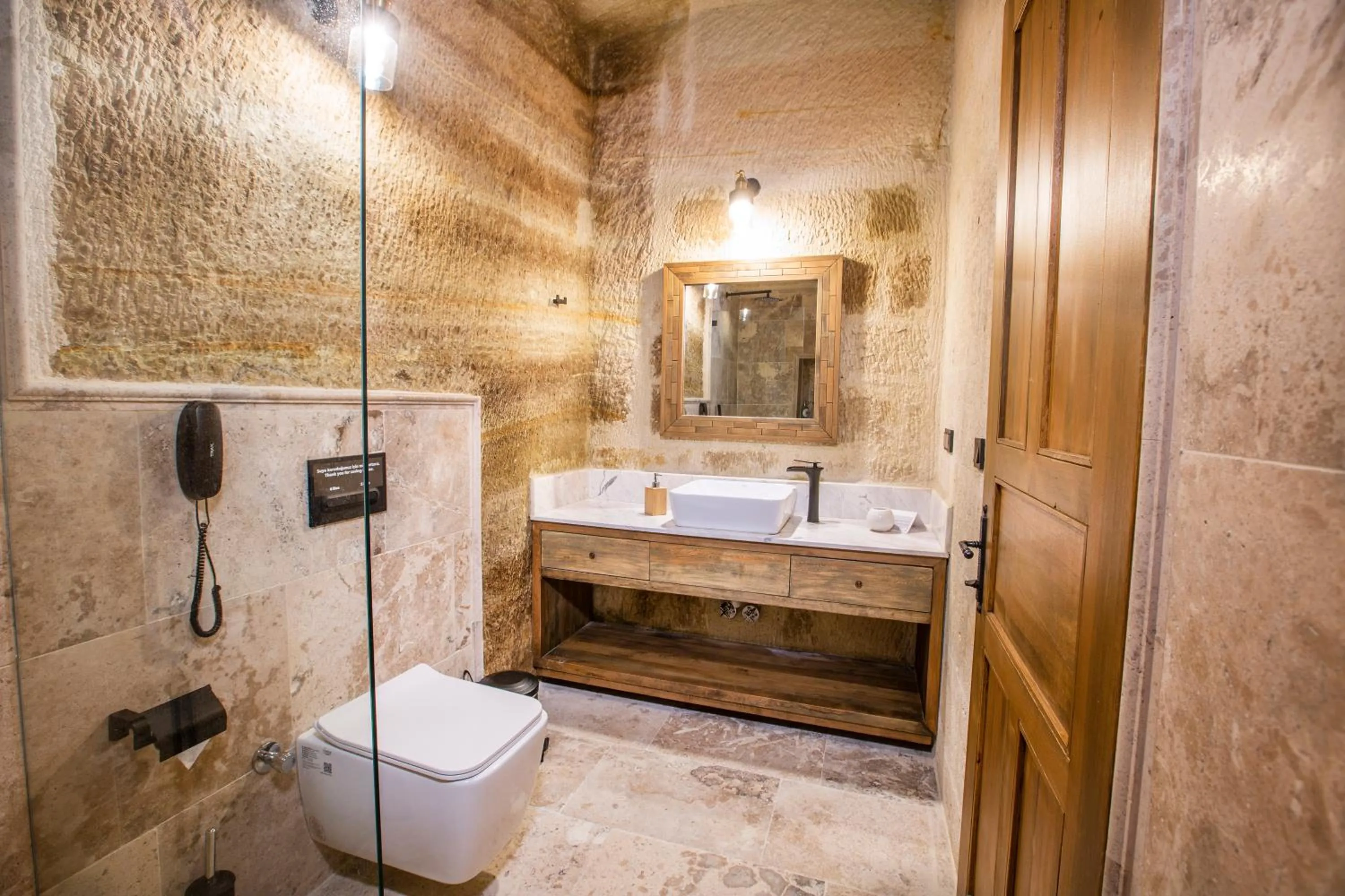 Toilet in Sinasos Evleri