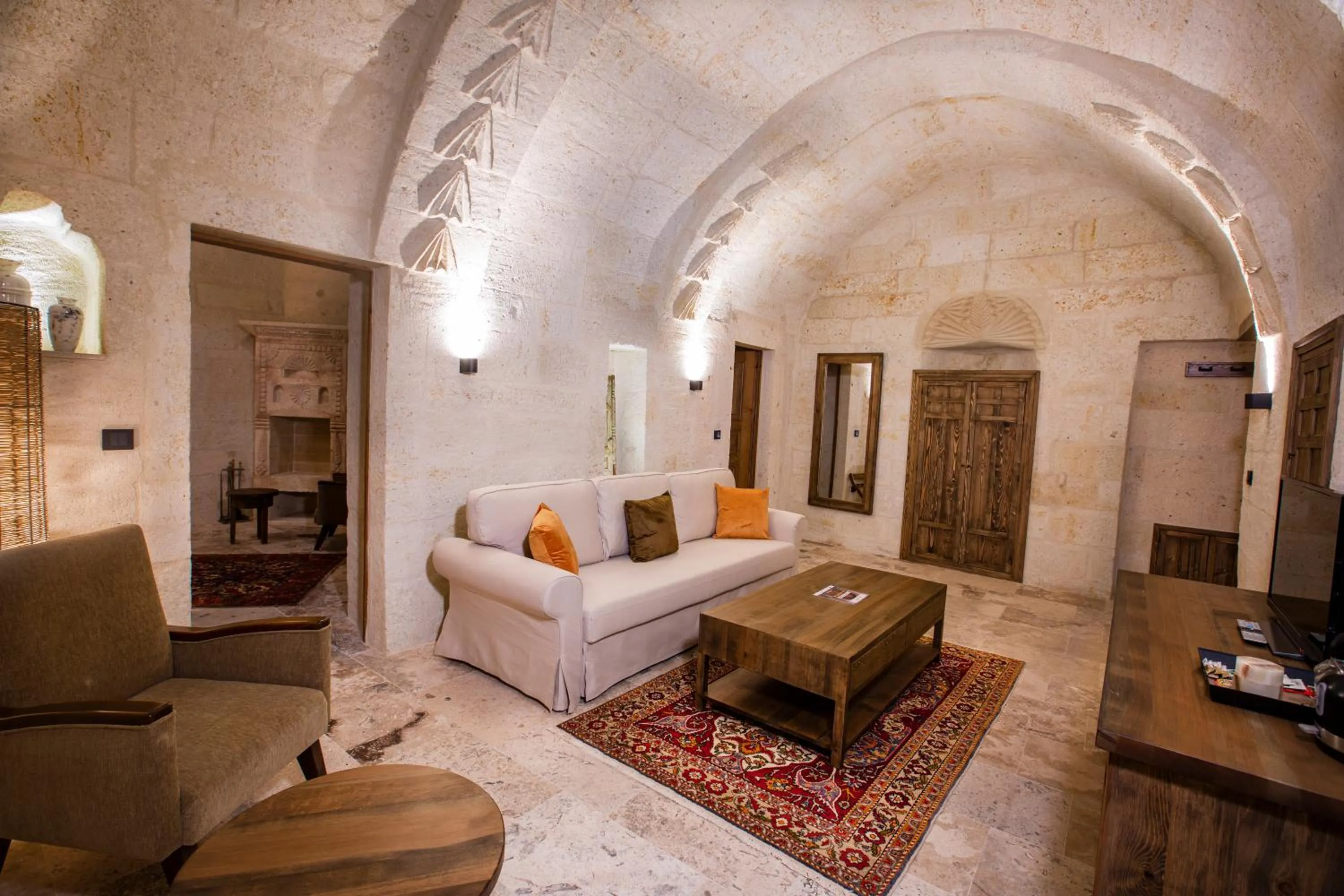 Living room, Bed in Sinasos Evleri