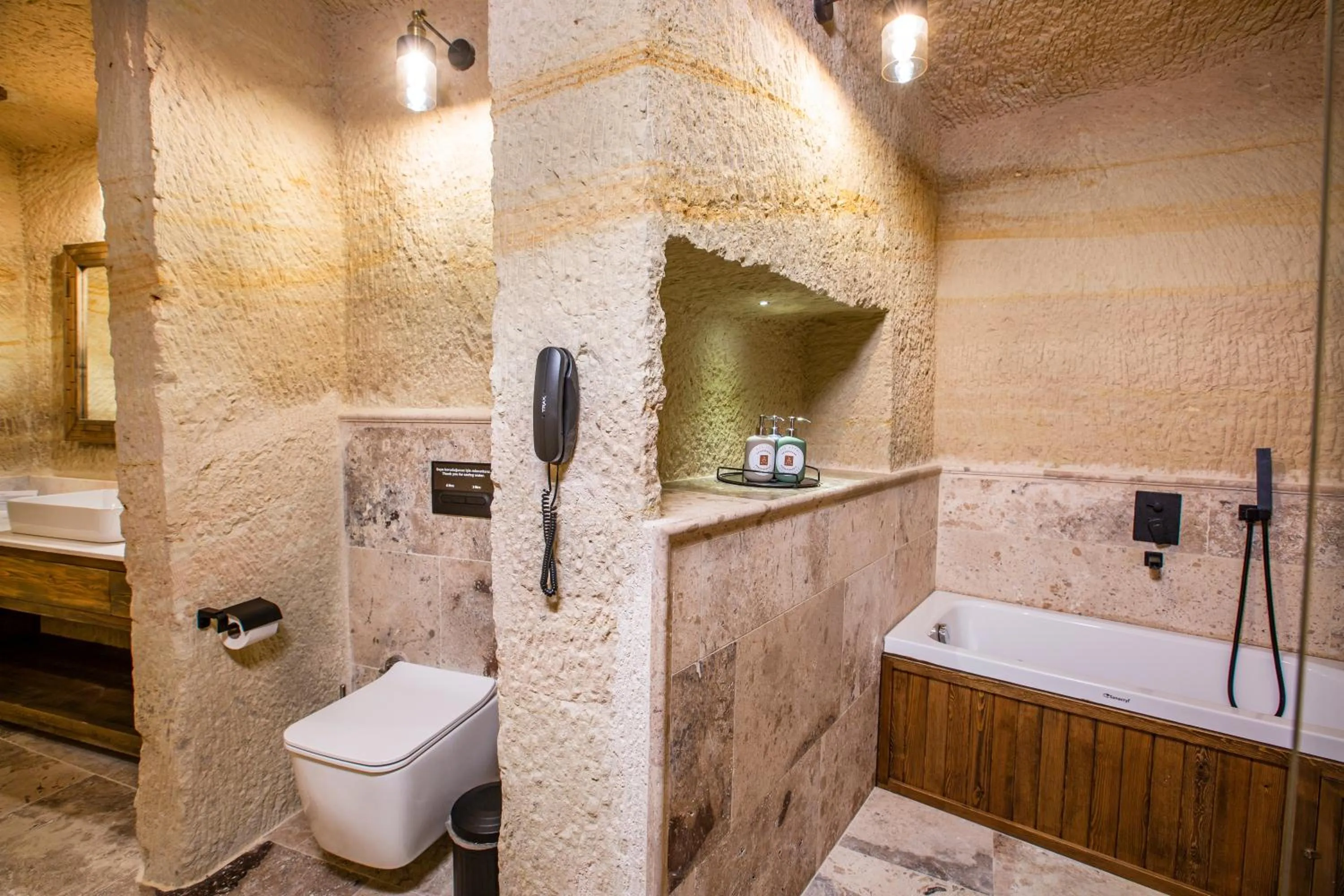 Shower in Sinasos Evleri