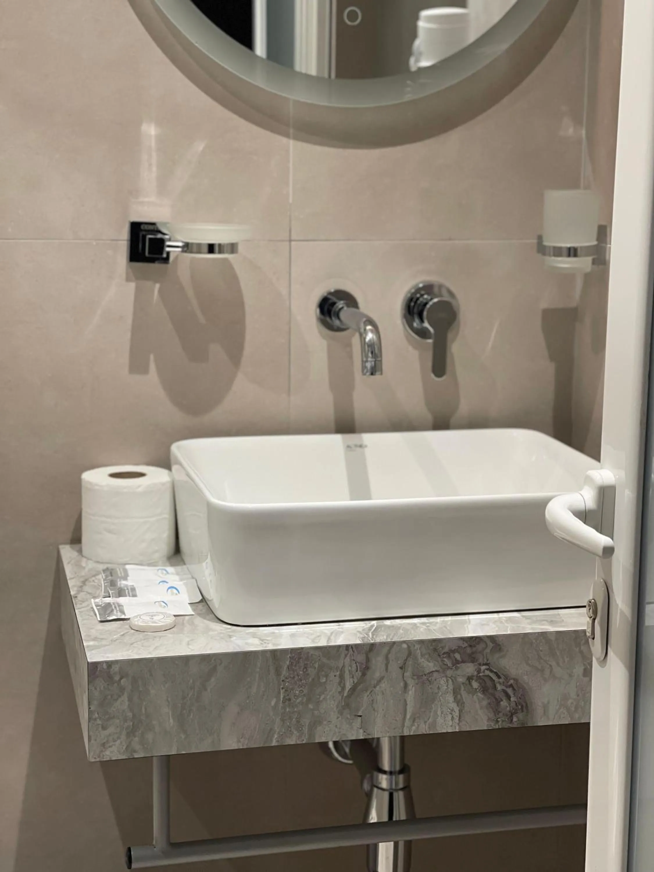 Shower in Mariksel HOTEL