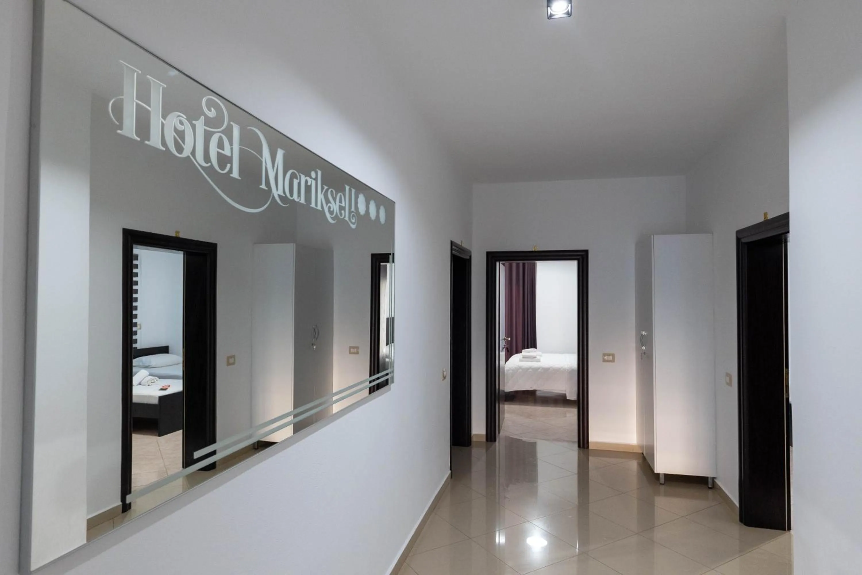 Facade/entrance, Bed in Mariksel HOTEL