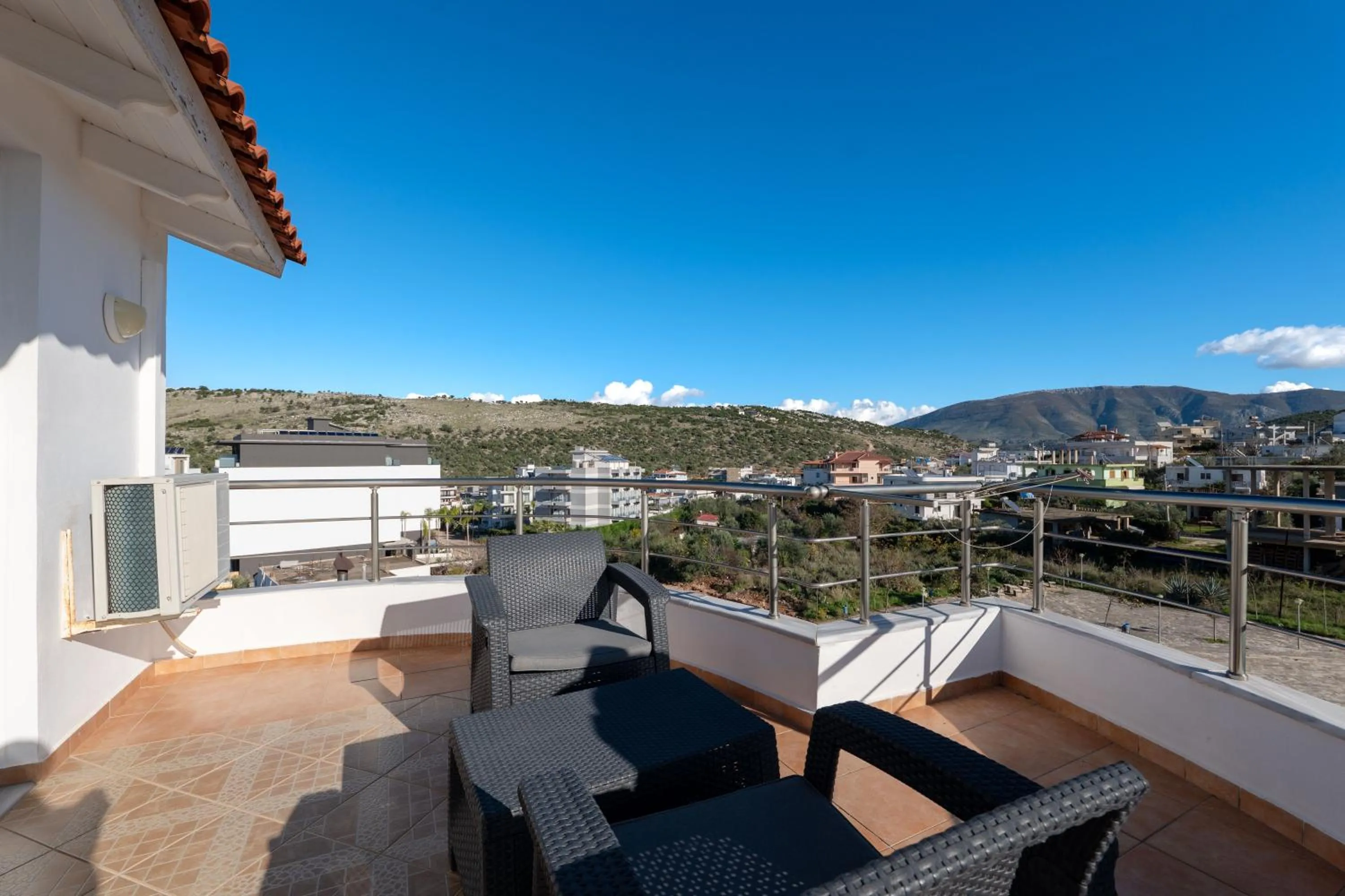 Patio in Mariksel HOTEL