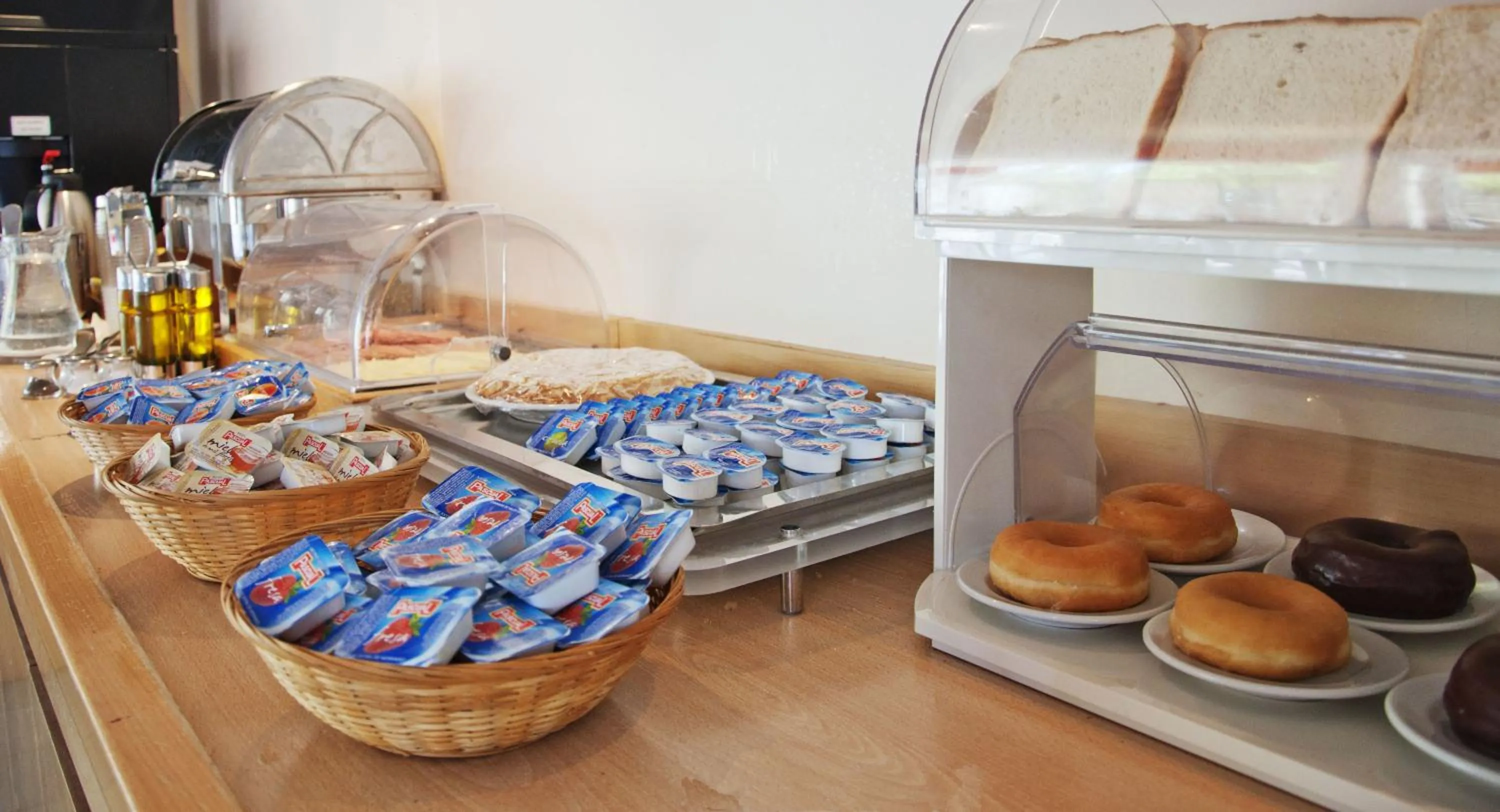 Buffet breakfast in Travelodge Barcelona Fira