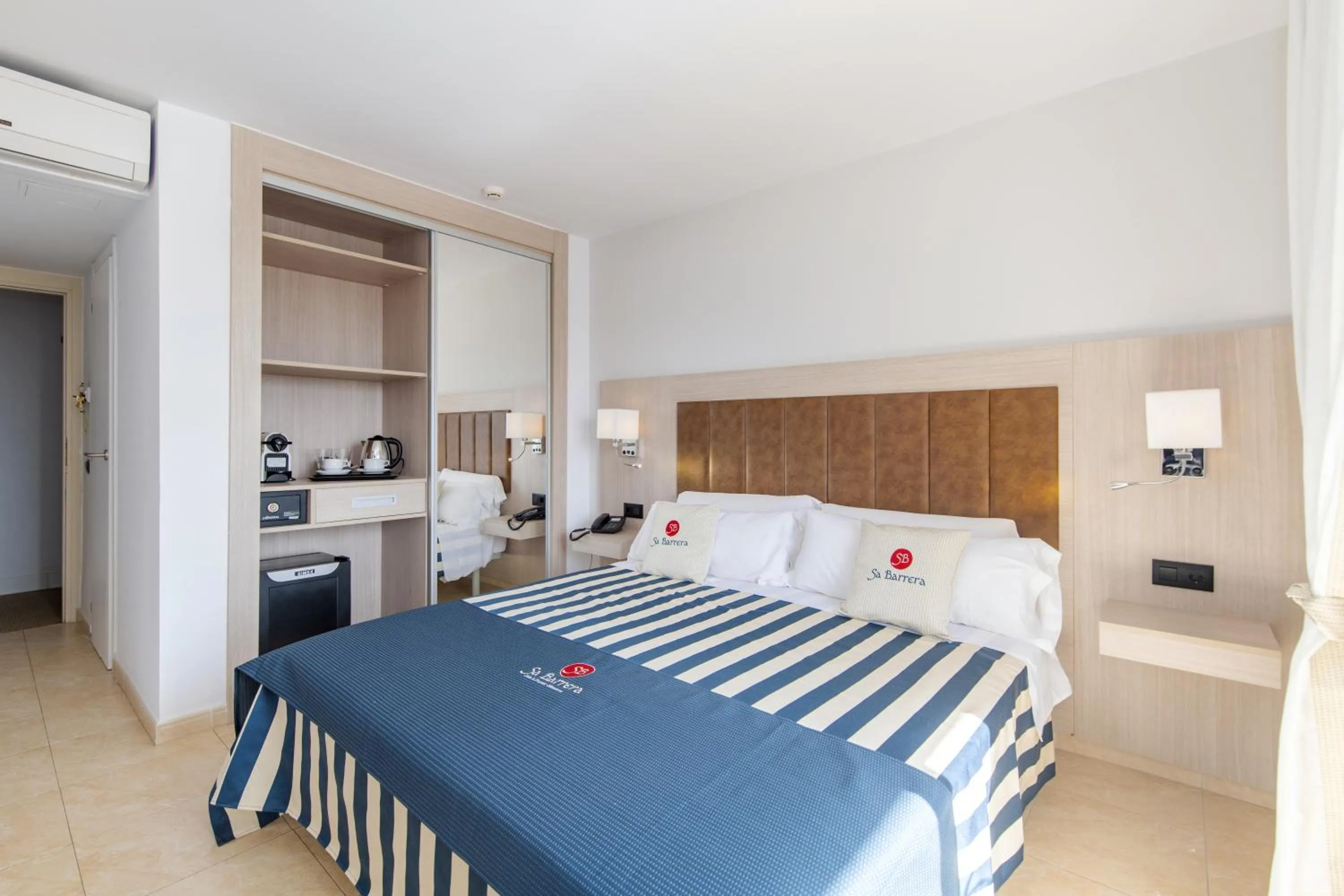 Bed in Hotel Sa Barrera - Adults Only