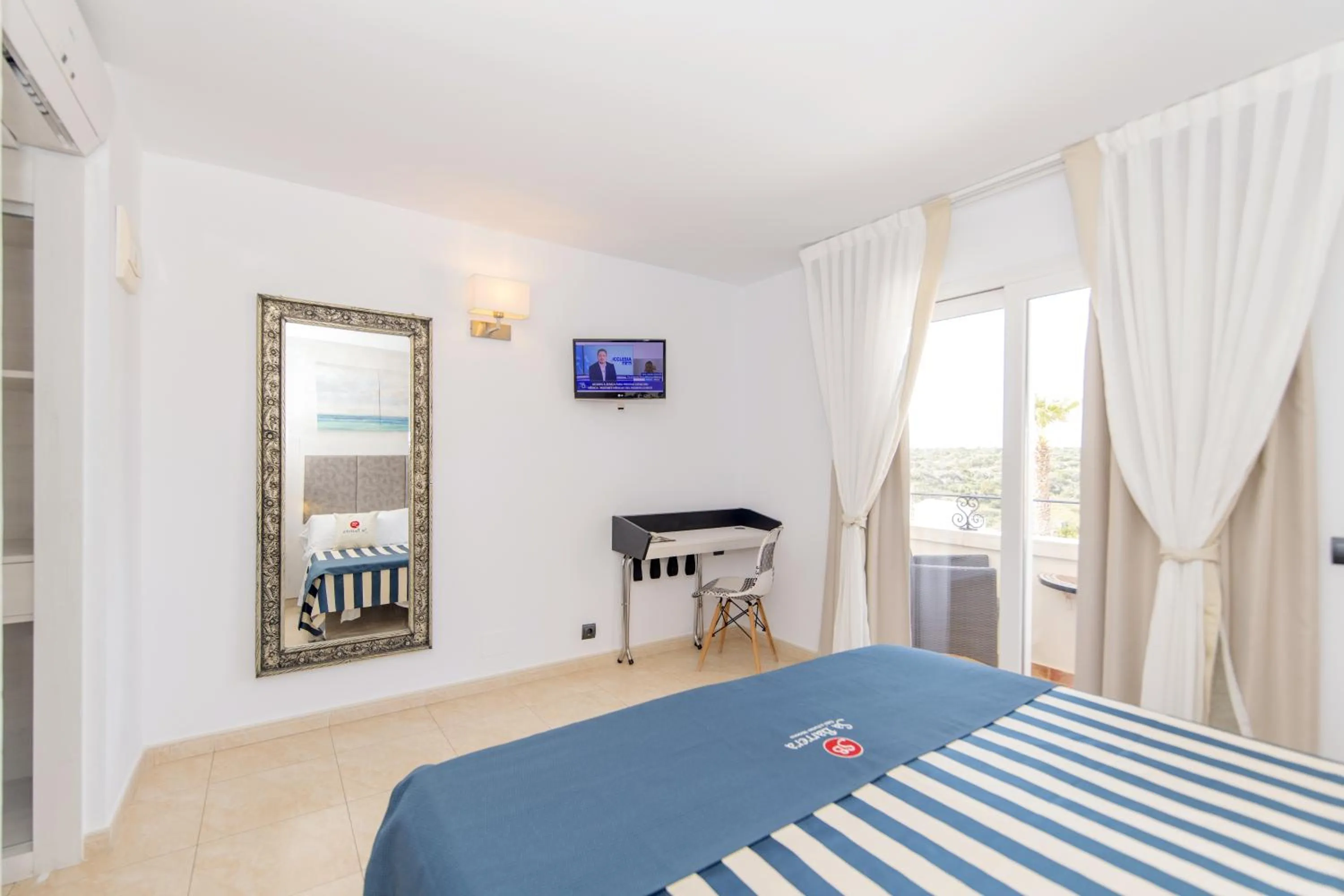 Bed in Hotel Sa Barrera - Adults Only