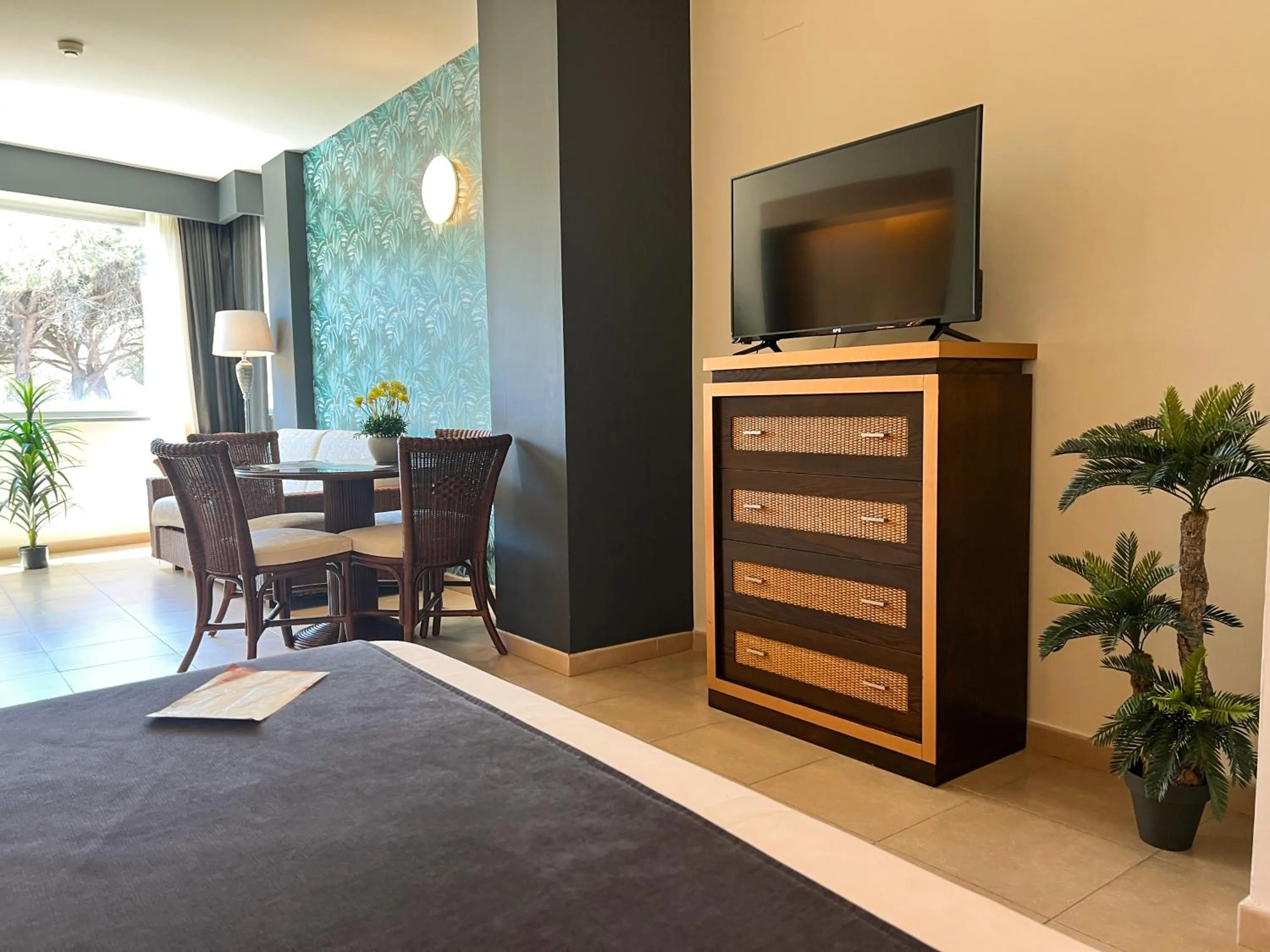 Dining area in ON Family Islantilla