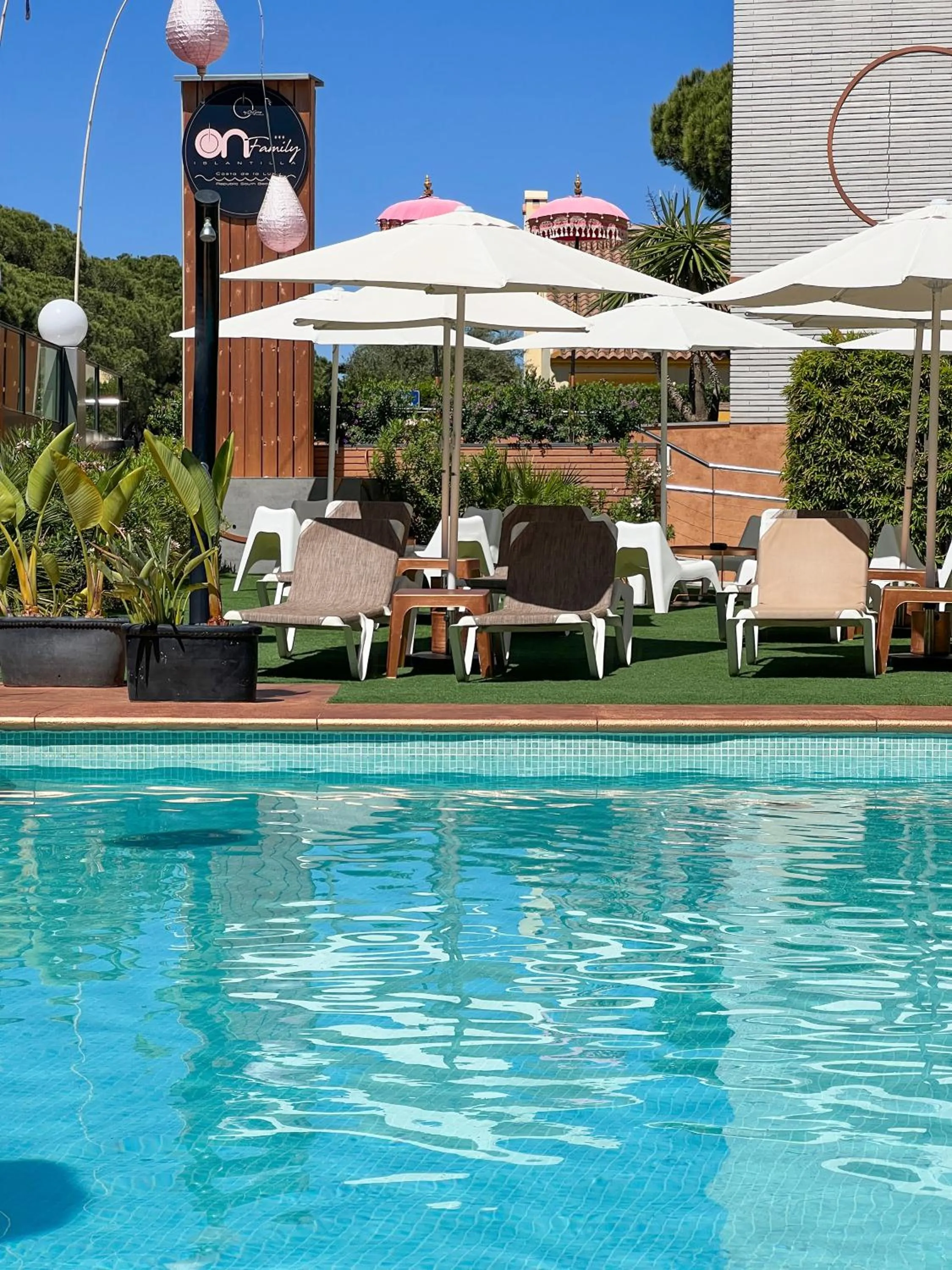 Swimming pool in ON Family Islantilla