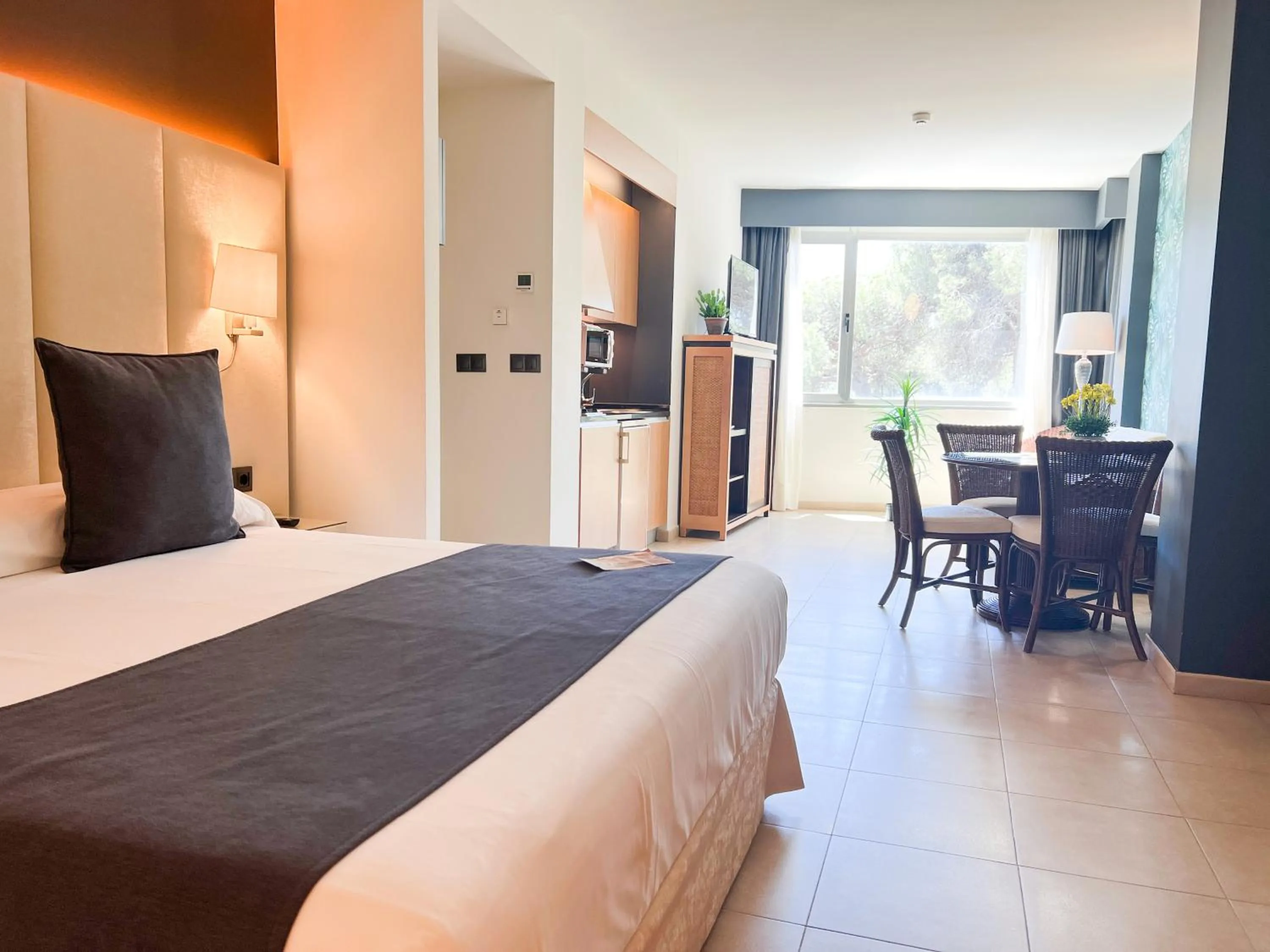 Photo of the whole room, Bed in ON Family Islantilla