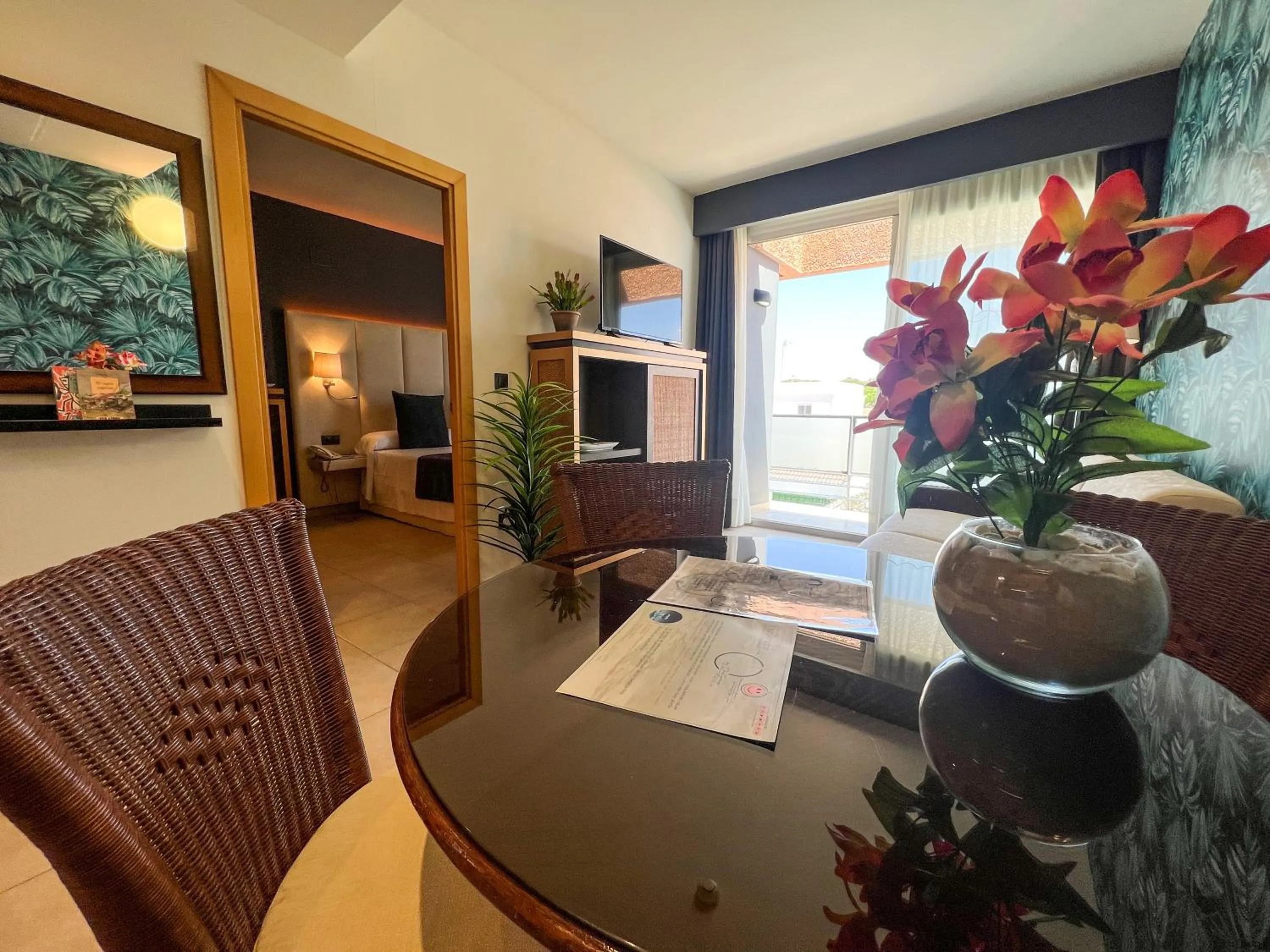 Dining area in ON Family Islantilla