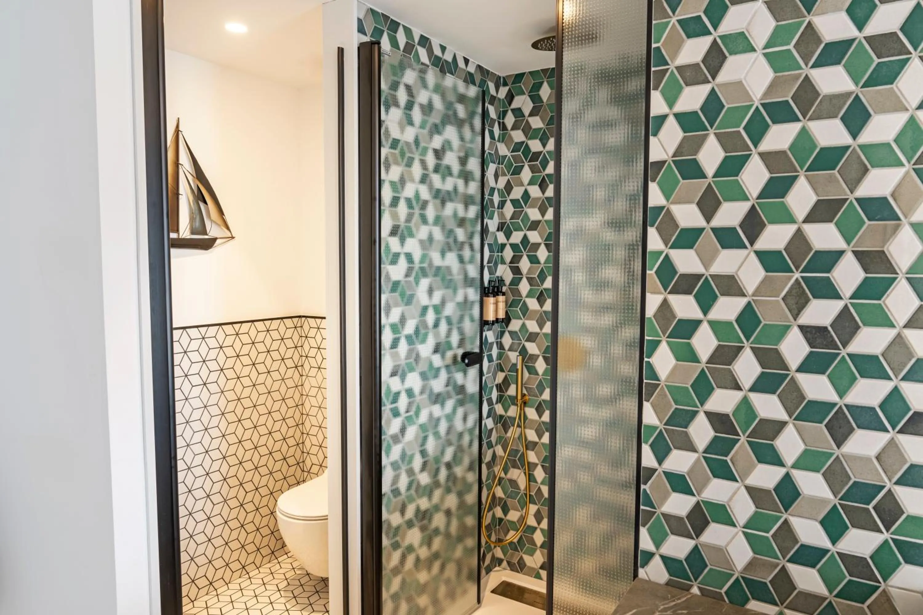 Shower in Hotel Faranda Rias Altas, Ascend Hotel Collection
