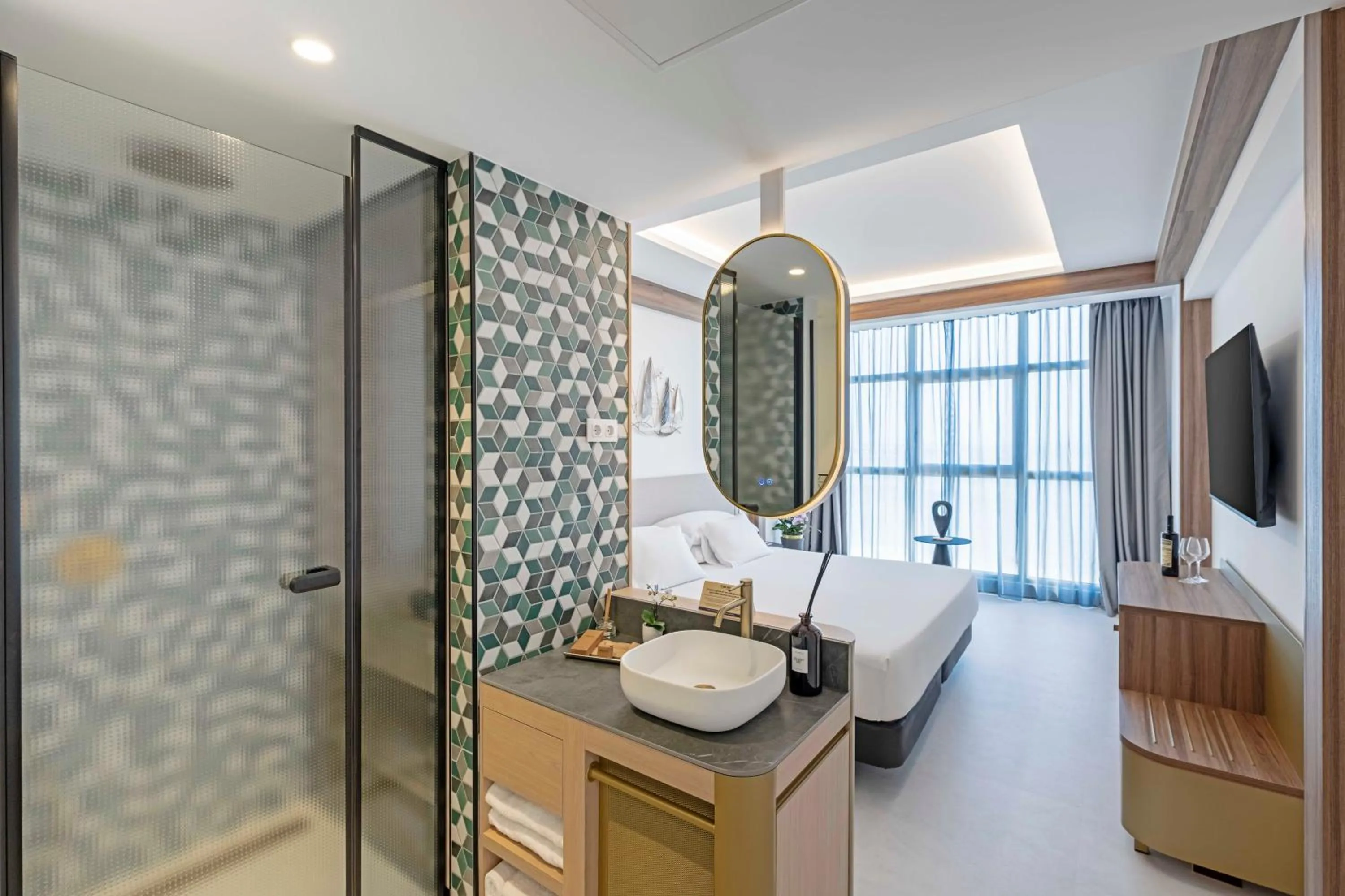Bathroom, Bed in Hotel Faranda Rias Altas, Ascend Hotel Collection
