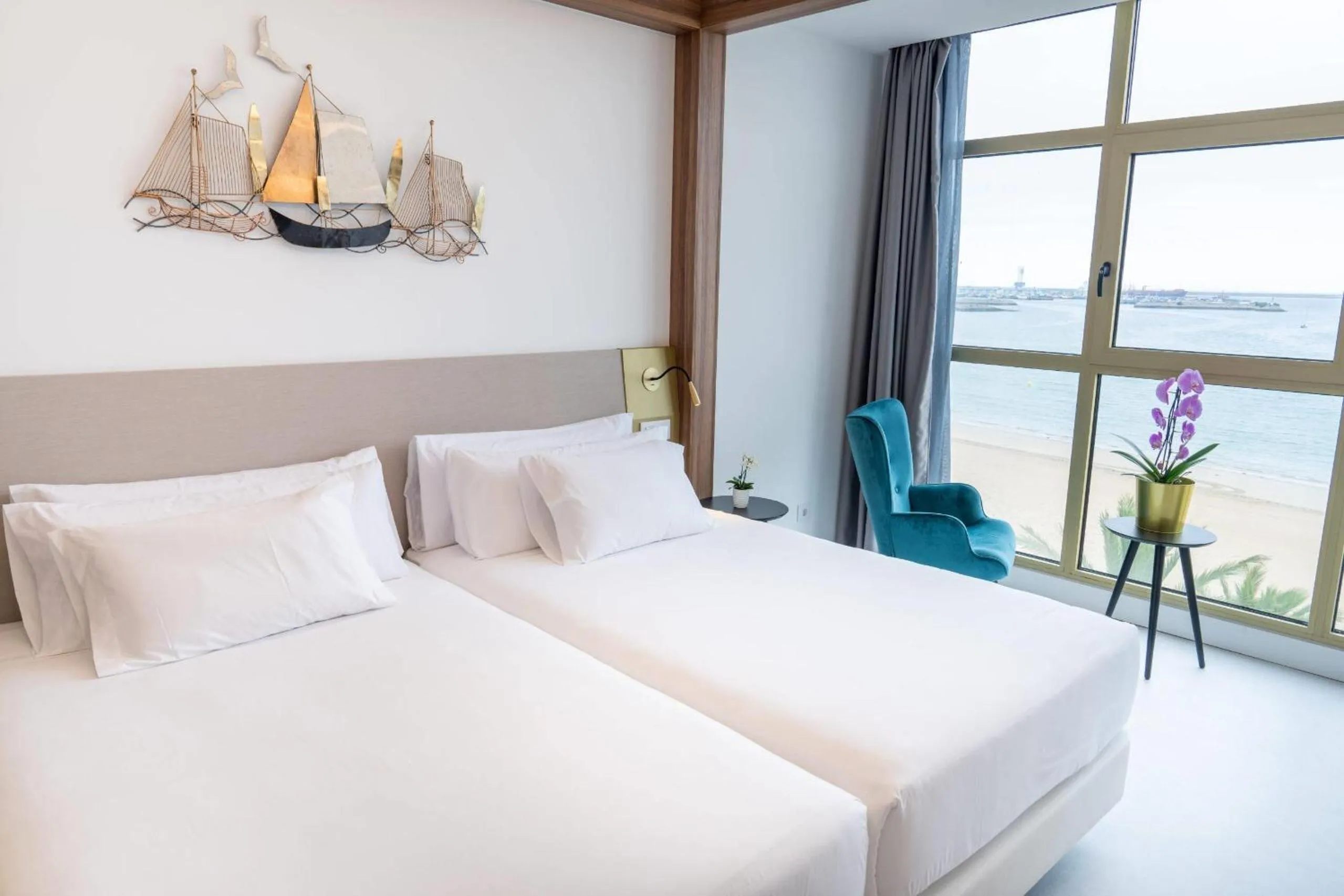 Bedroom, Bed in Hotel Faranda Rias Altas, Ascend Hotel Collection