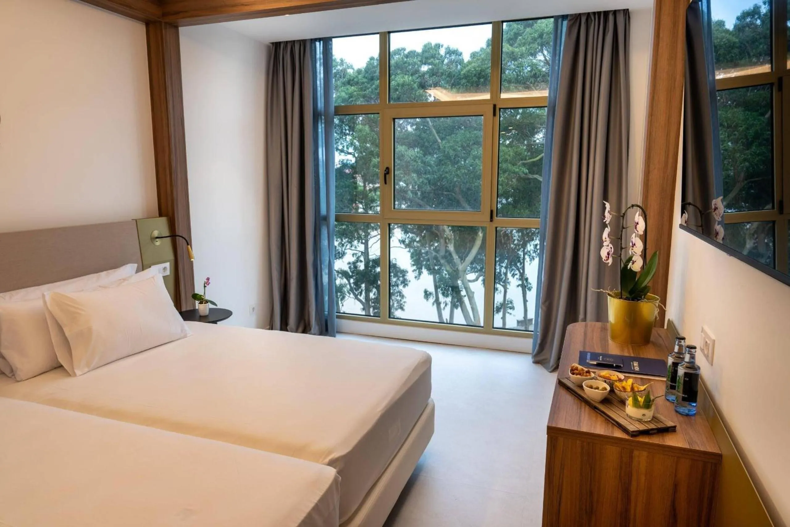 Bedroom, Bed in Hotel Faranda Rias Altas, Ascend Hotel Collection