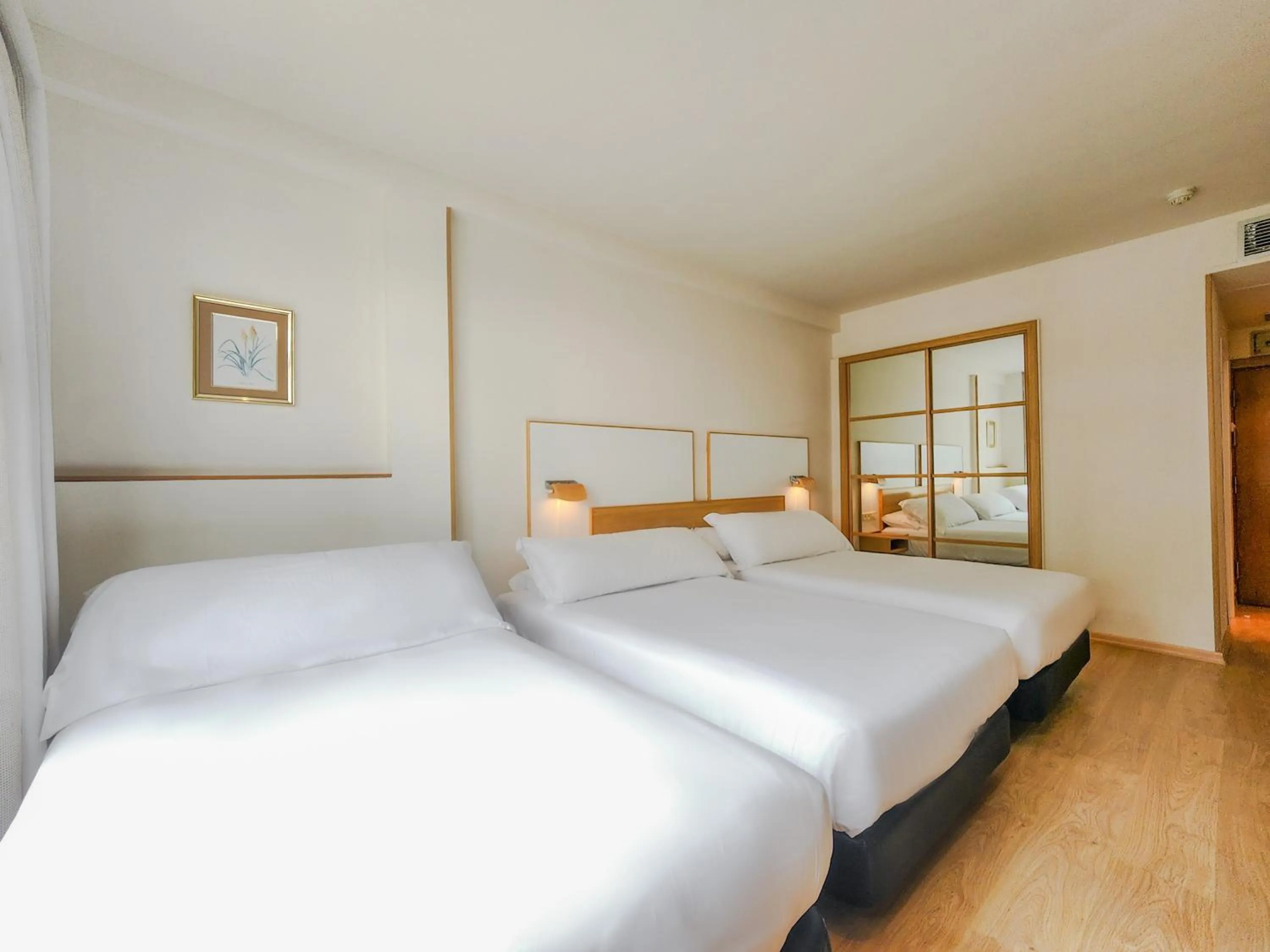 Triple Room with Garden View in Hotel Faranda Rías Altas