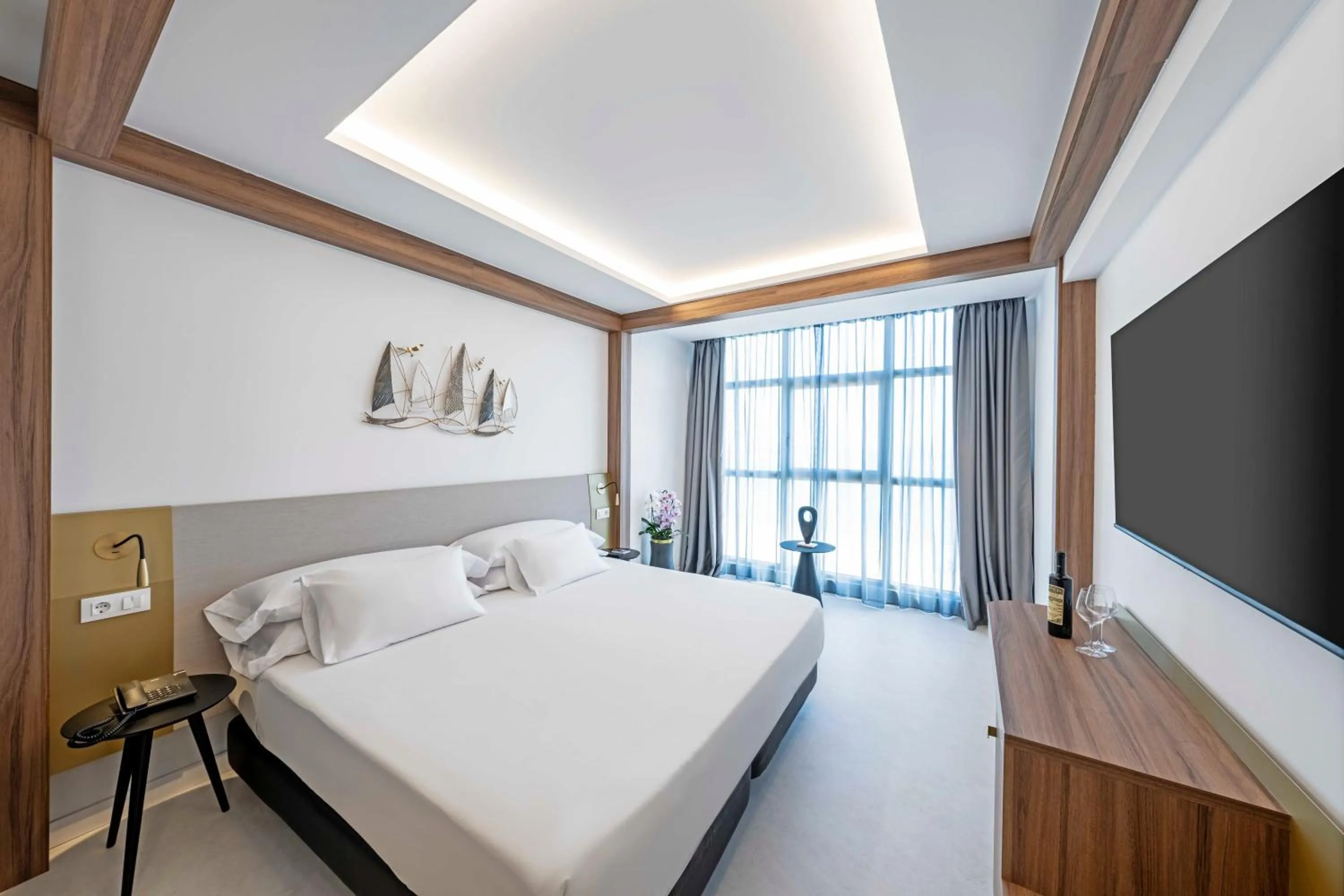 Bed in Hotel Faranda Rias Altas, Ascend Hotel Collection