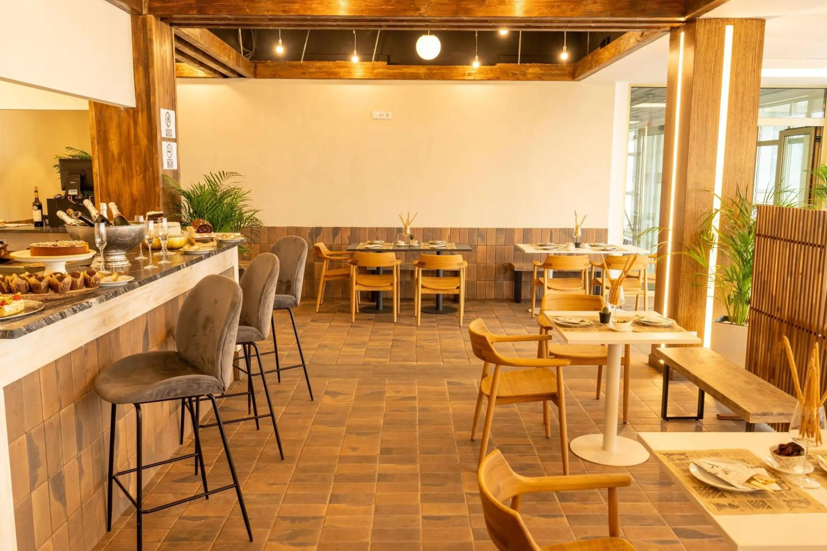 Restaurant/places to eat in Hotel Faranda Rias Altas, Ascend Hotel Collection