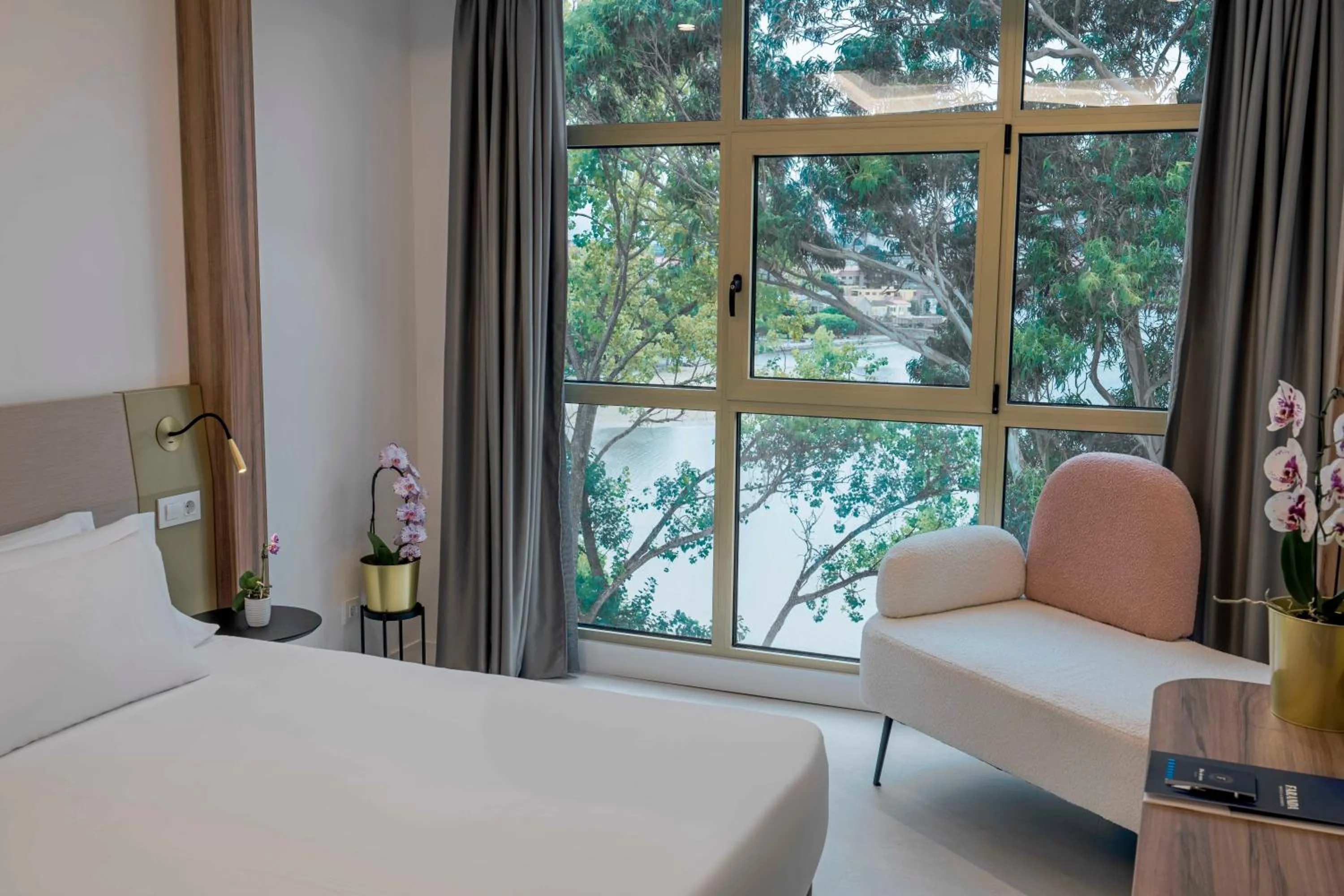 Bed in Hotel Faranda Rias Altas, Ascend Hotel Collection