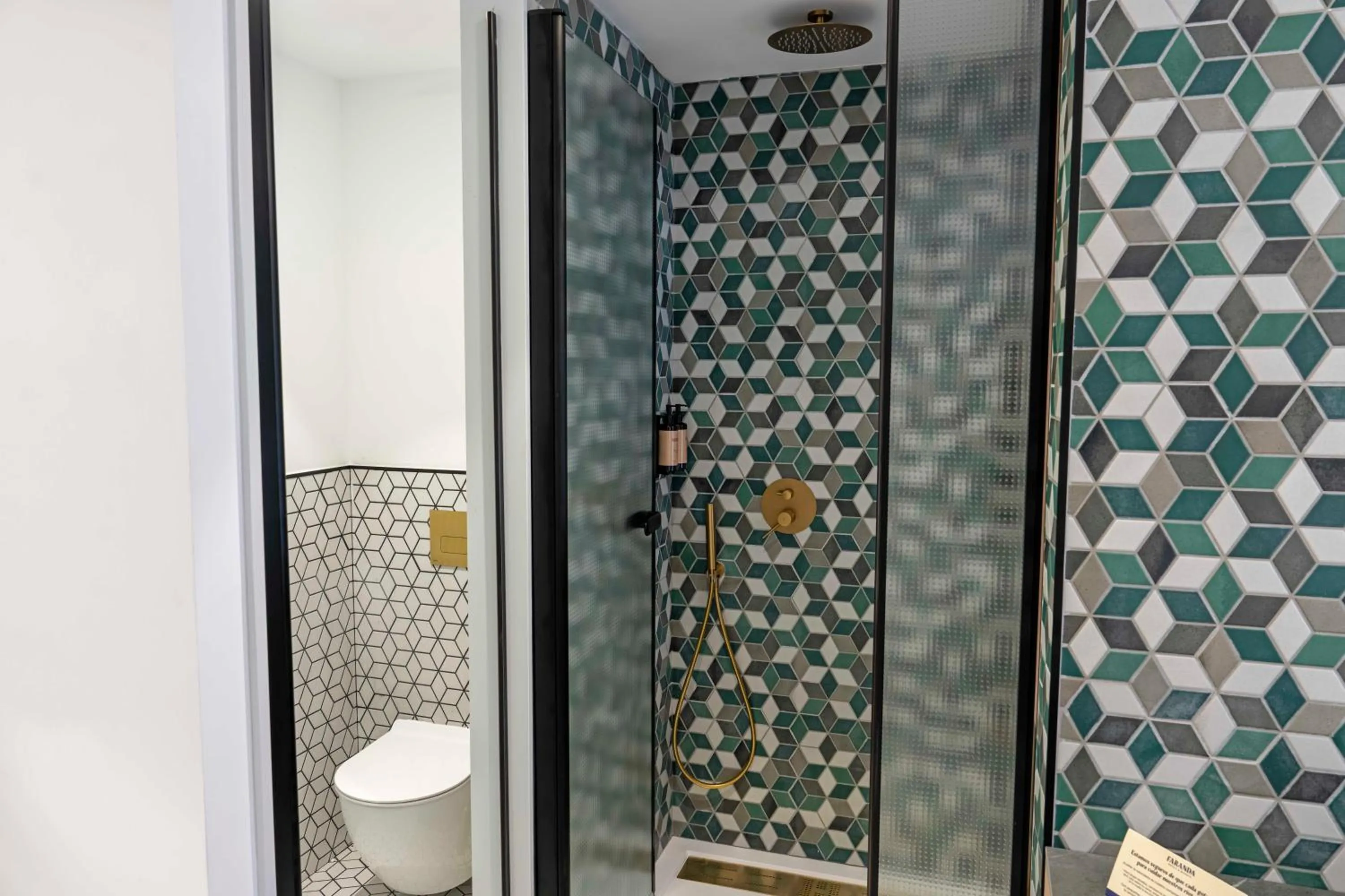 Shower in Hotel Faranda Rias Altas, Ascend Hotel Collection