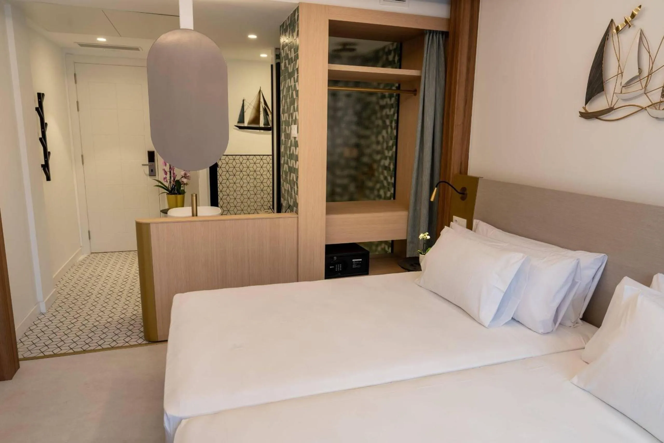 Bedroom, Bed in Hotel Faranda Rias Altas, Ascend Hotel Collection