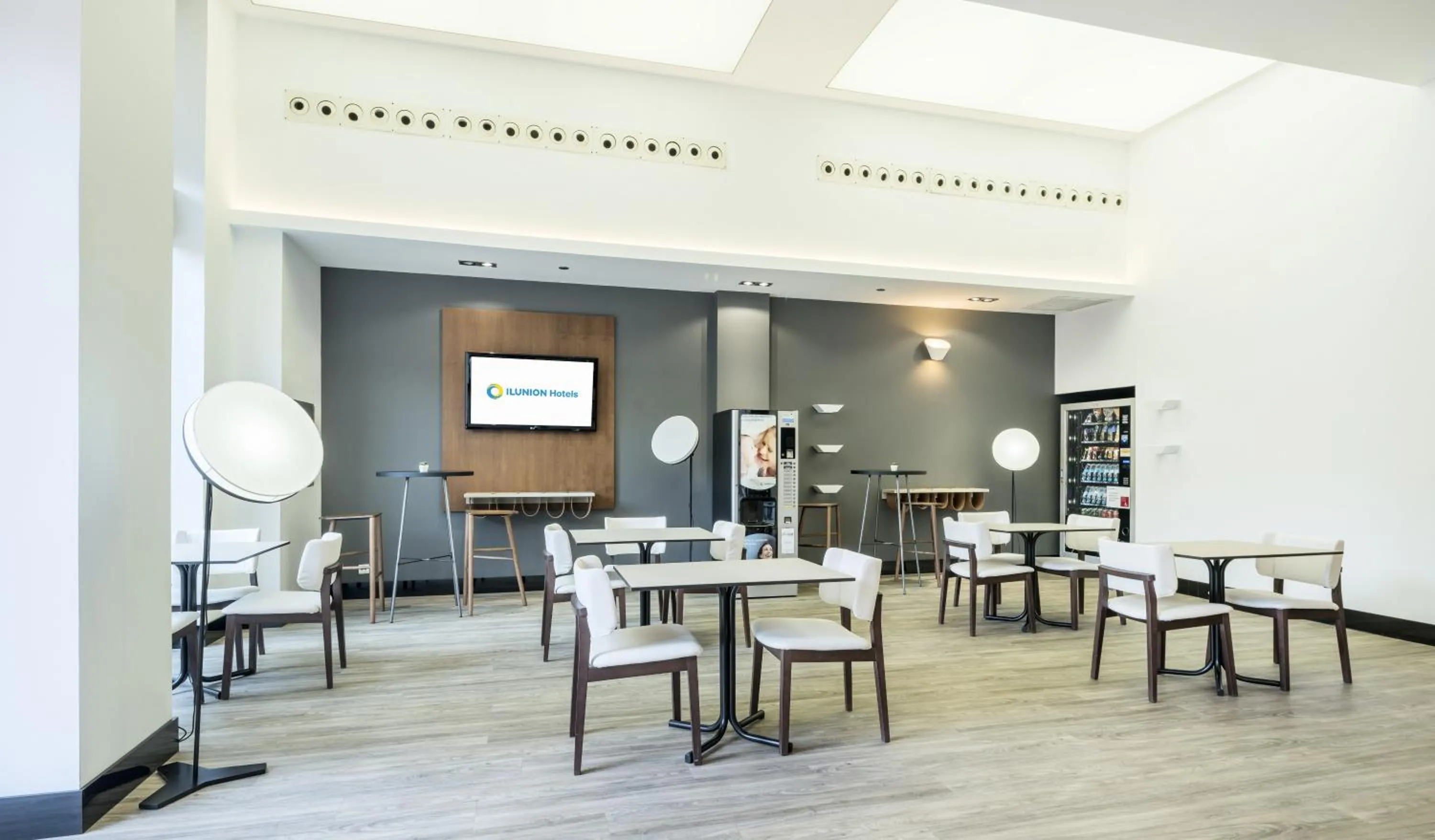 Restaurant/places to eat in Ilunion Valencia 3