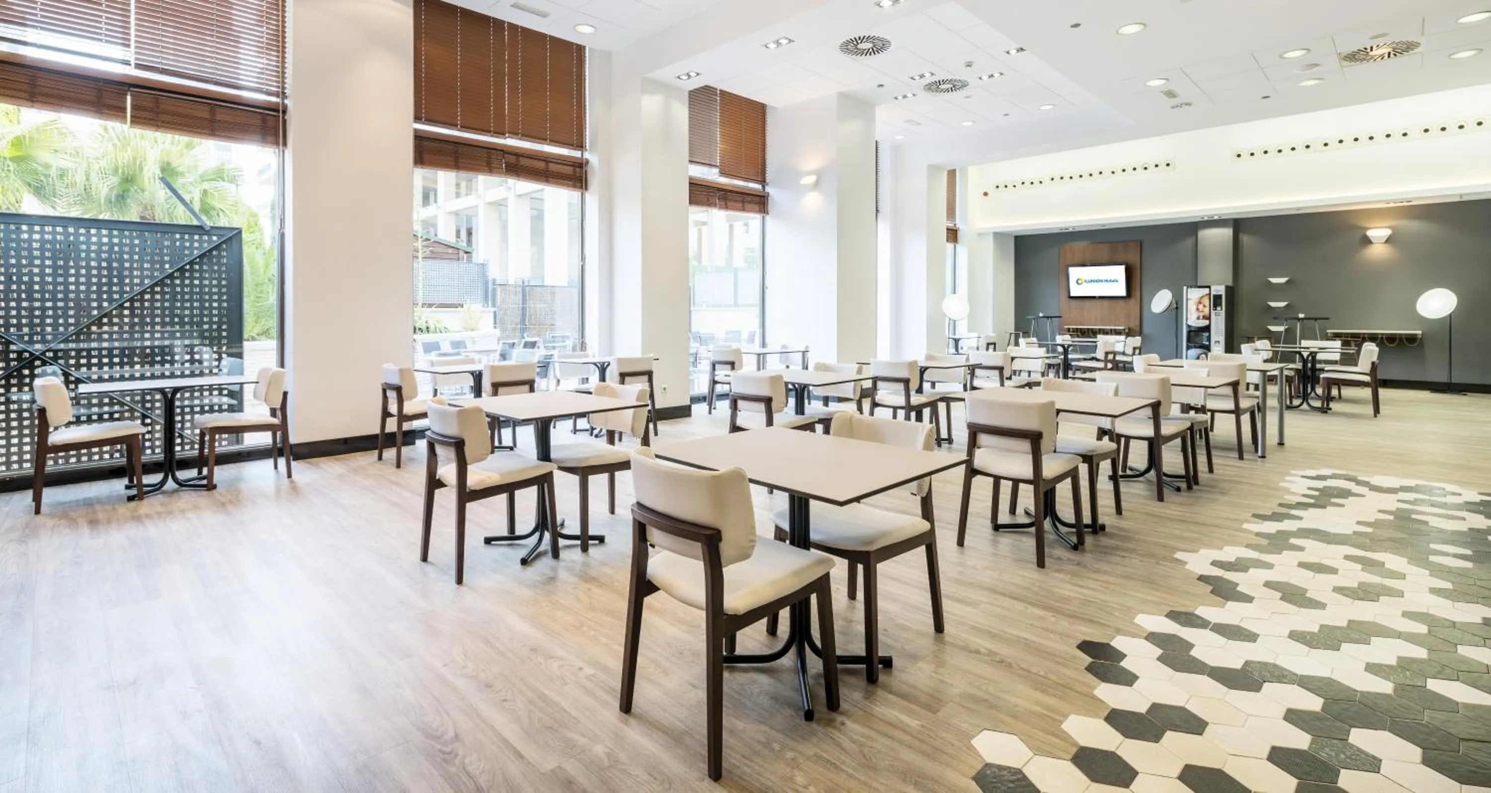 Restaurant/places to eat in Ilunion Valencia 3