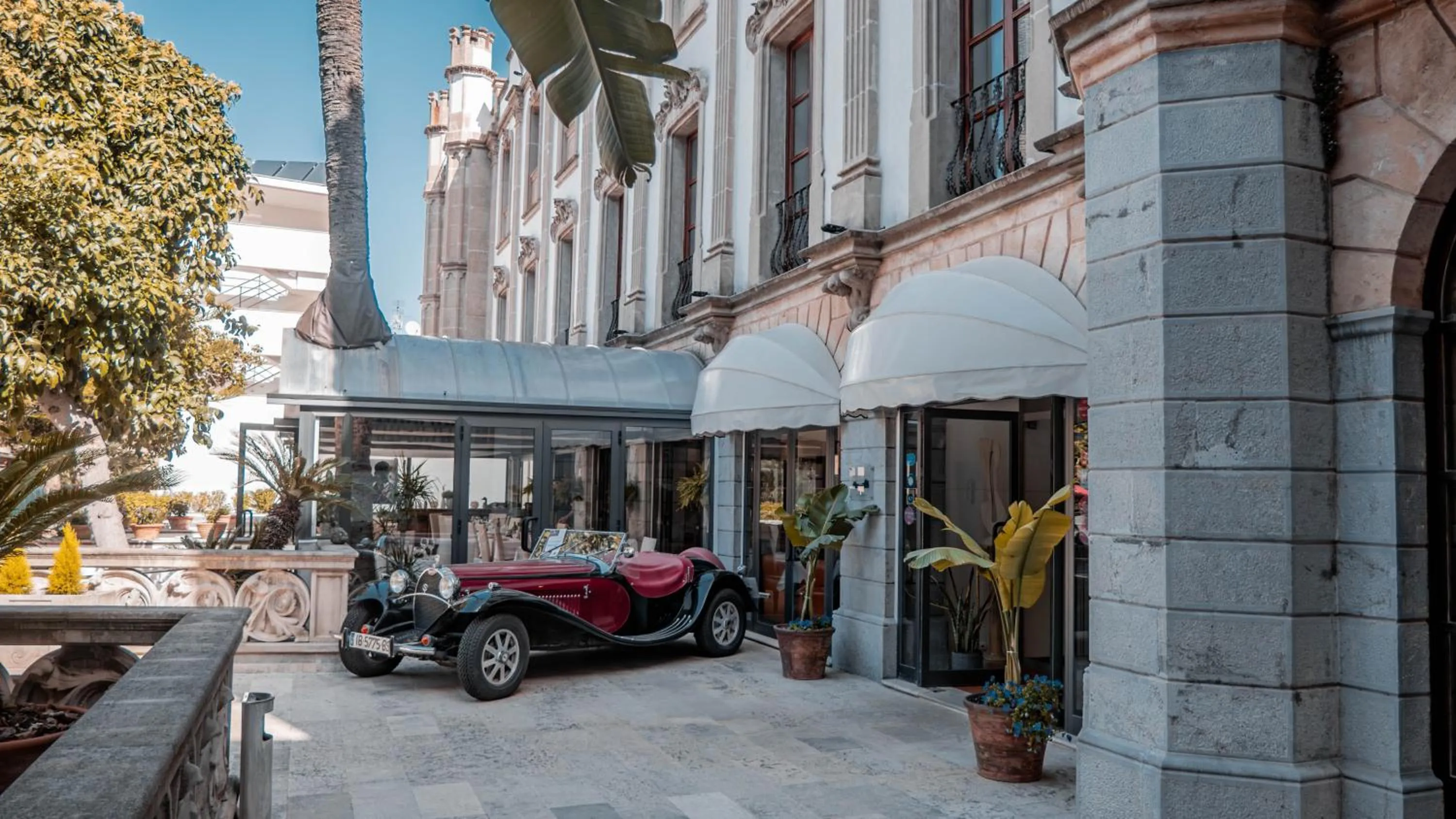 Facade/entrance in Gran Hotel Soller