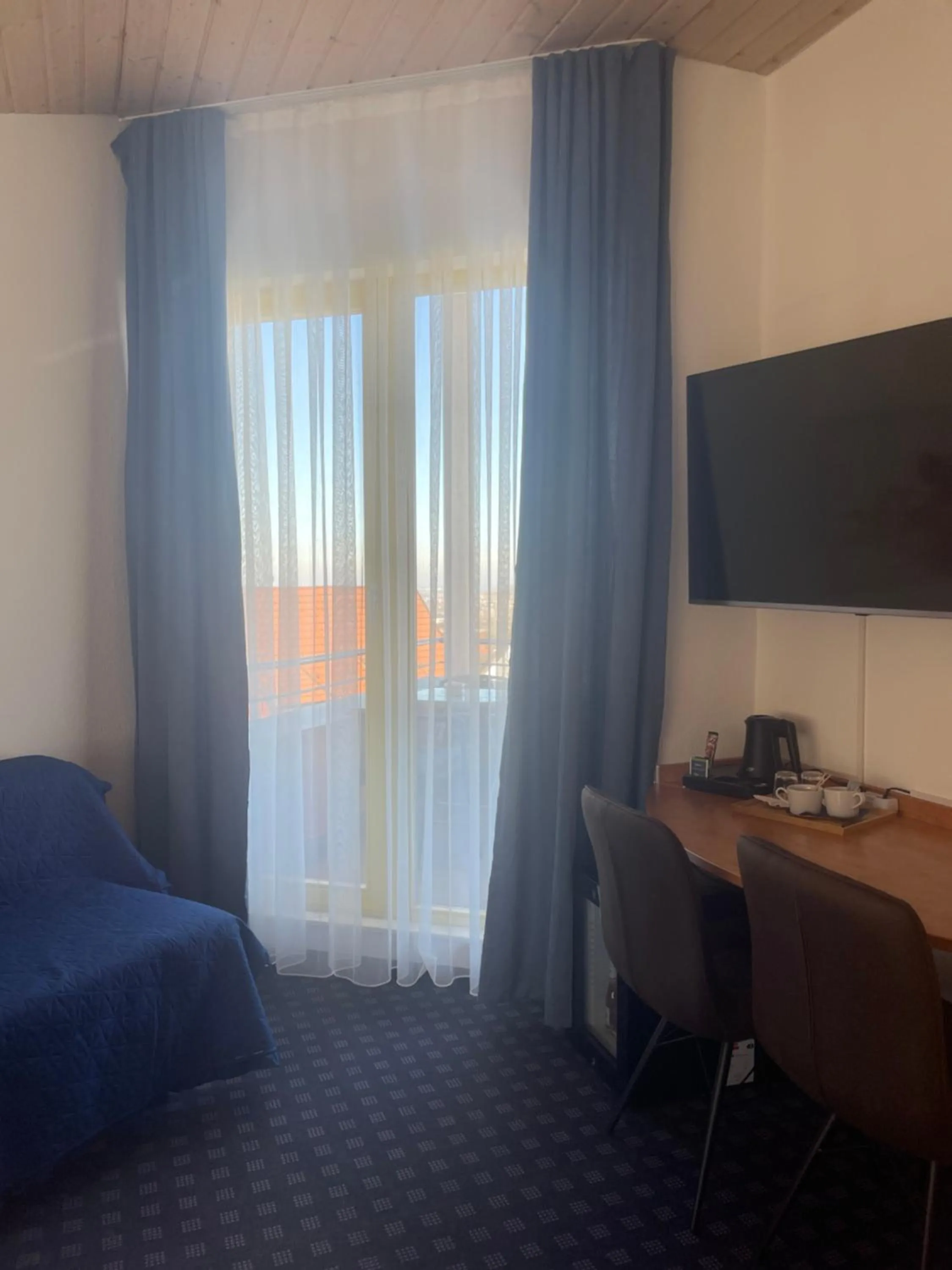 Bed in KRYSTALL Hotel