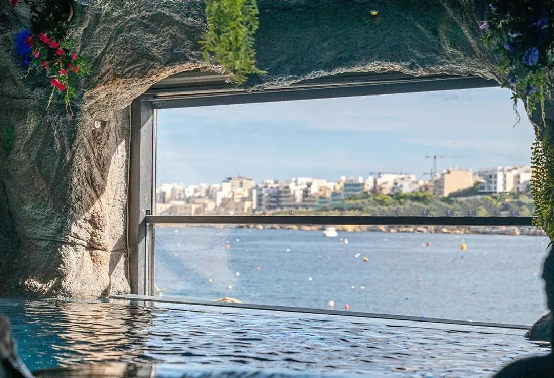 Swimming pool in Damare Resort & SPA