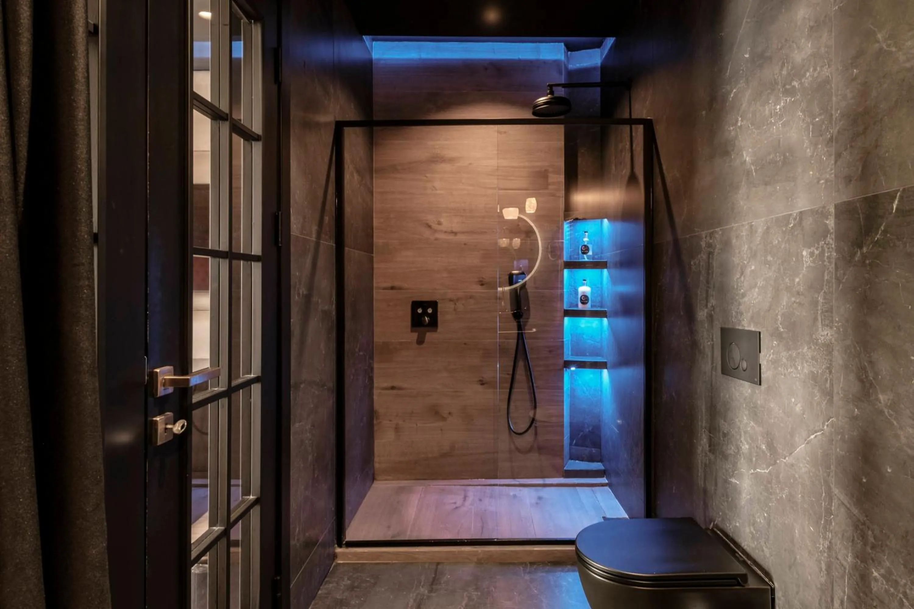 Shower in Damare Resort & SPA