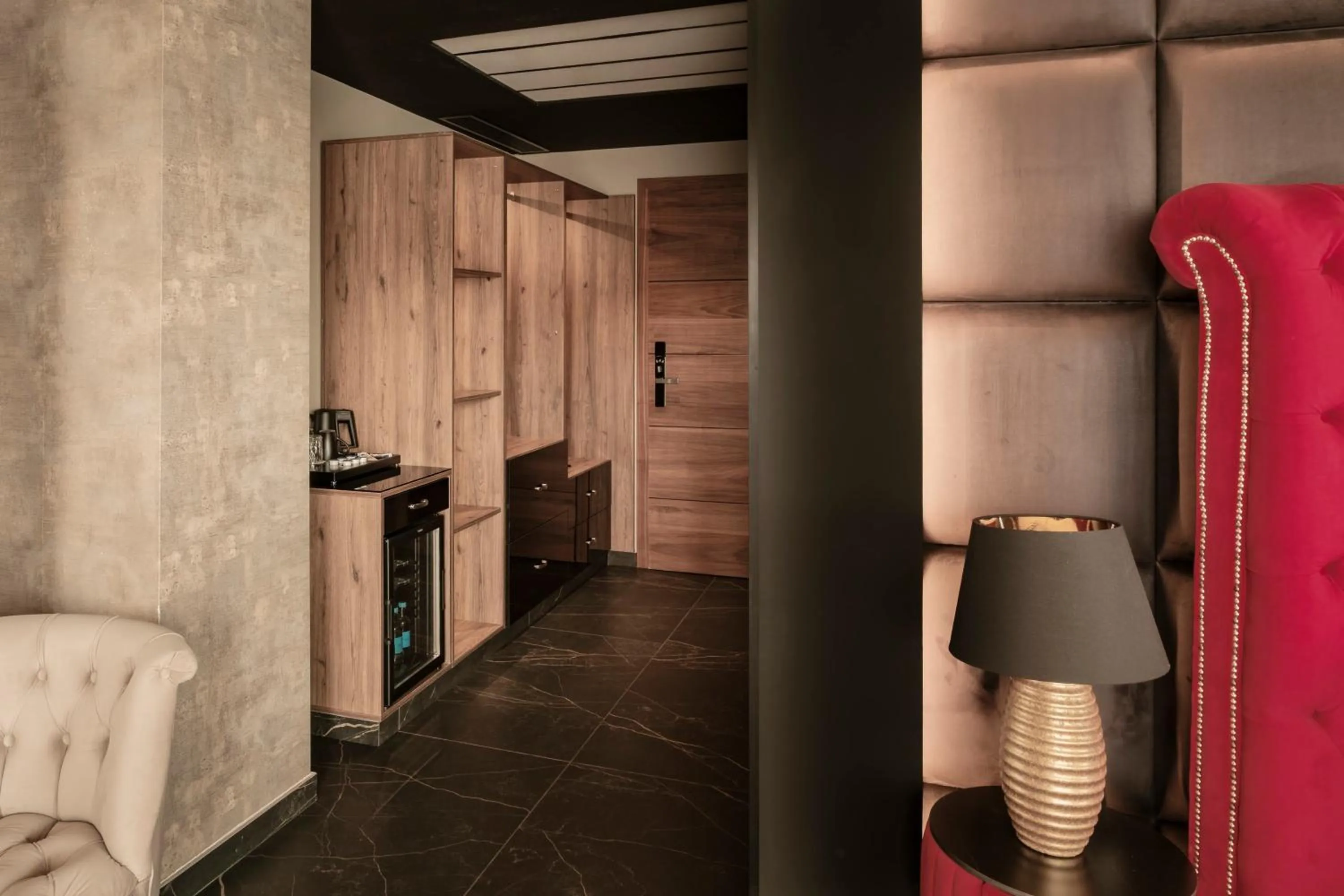 wardrobe in Damare Resort & SPA