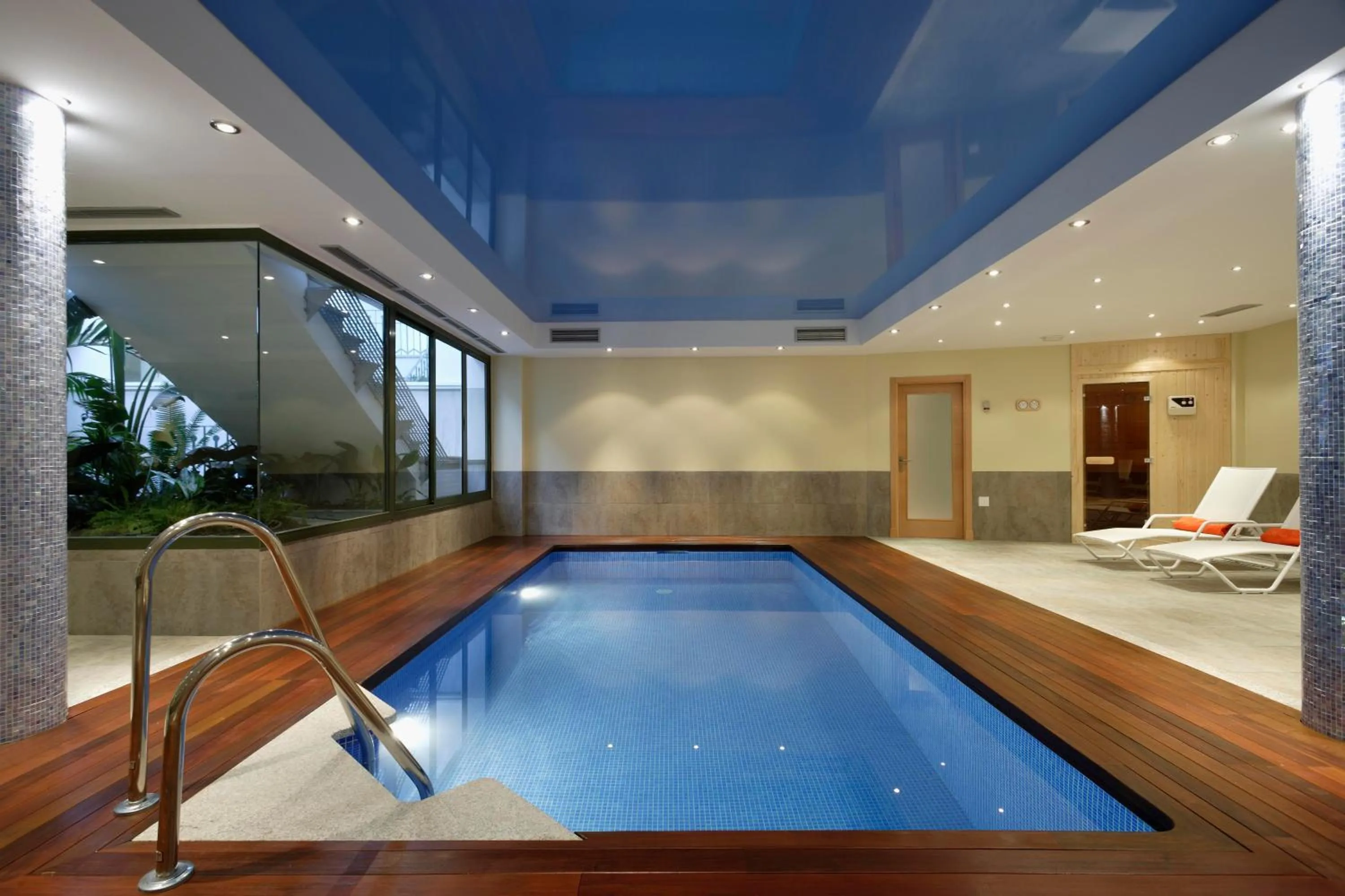 Swimming pool in Apartamentos Marina Turquesa