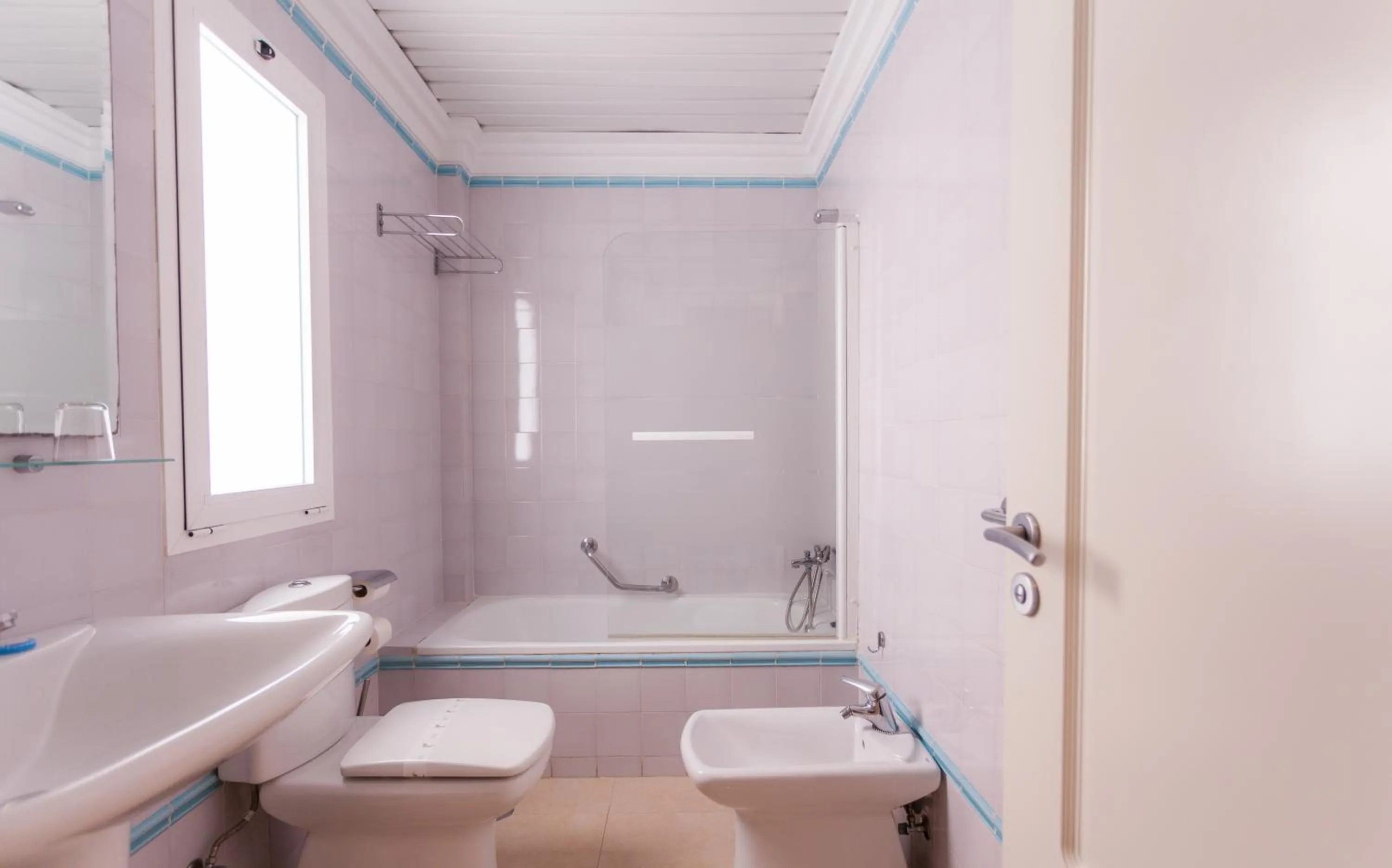 Bathroom in Apartamentos Marina Turquesa