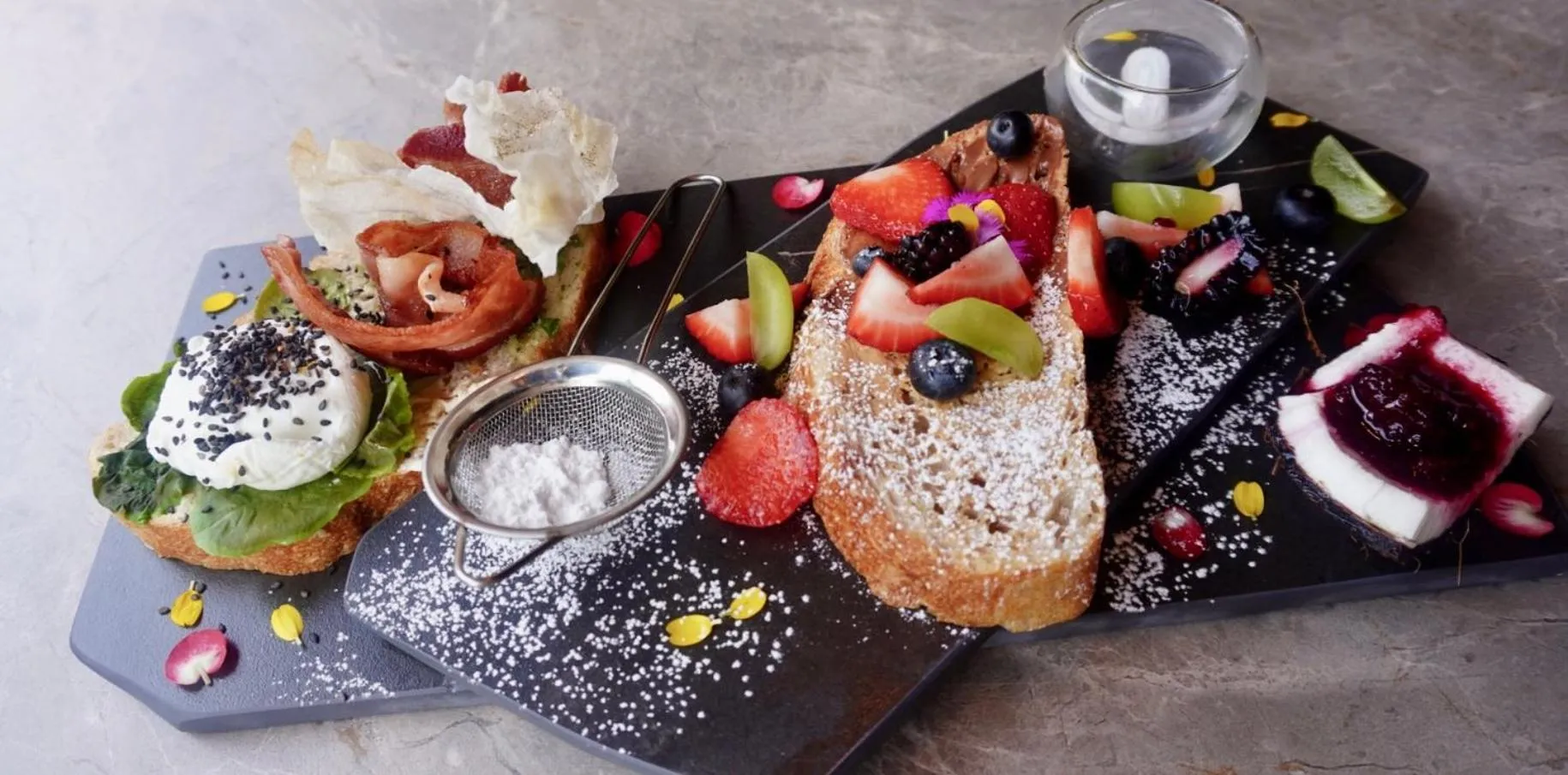 Restaurant/places to eat in Hotel Living by Armoniko