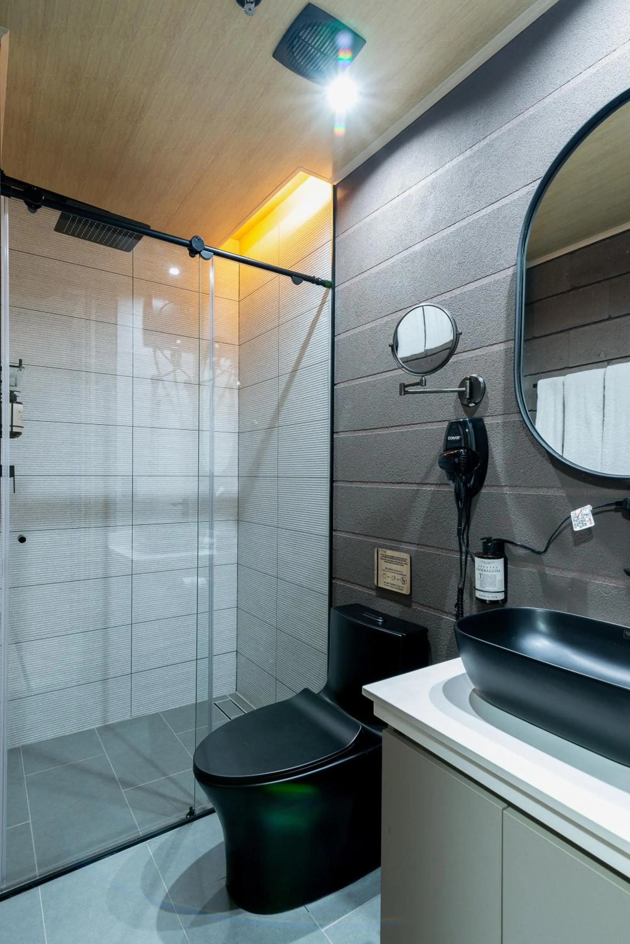 Shower in Hotel Living by Armoniko