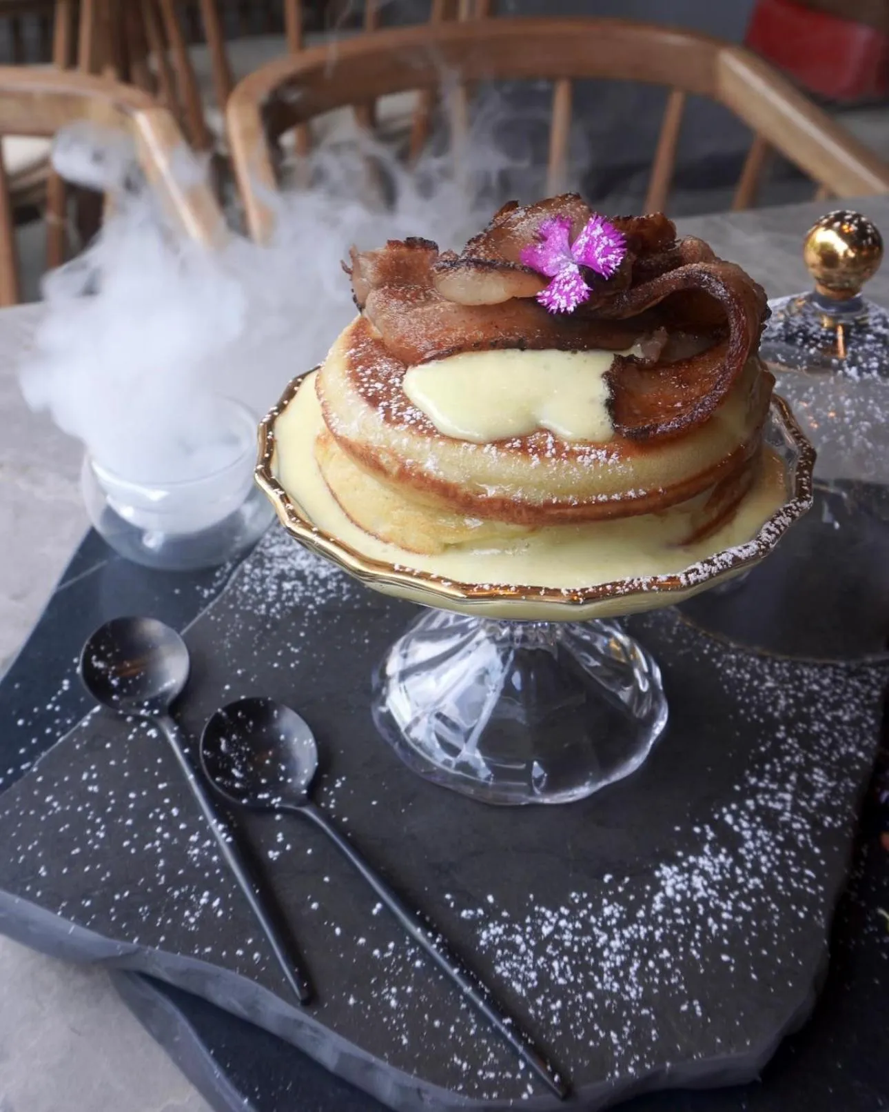 Restaurant/places to eat in Hotel Living by Armoniko