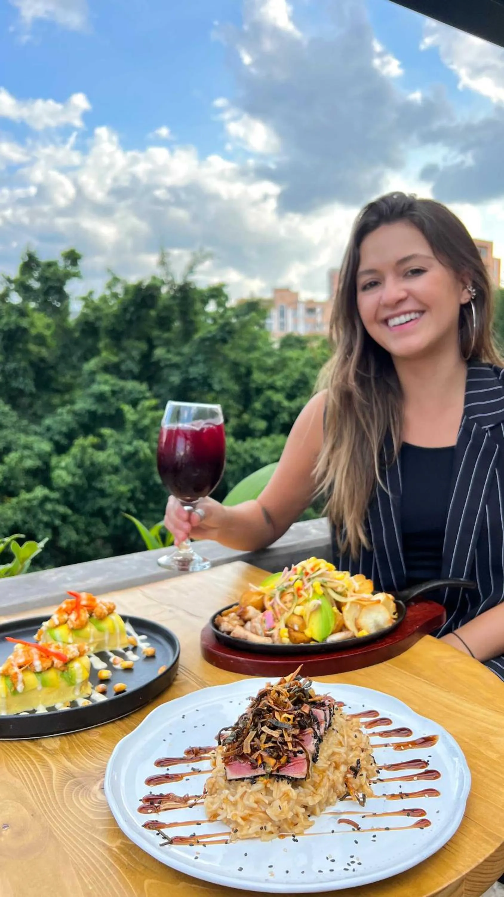 Restaurant/places to eat in Hotel Living by Armoniko