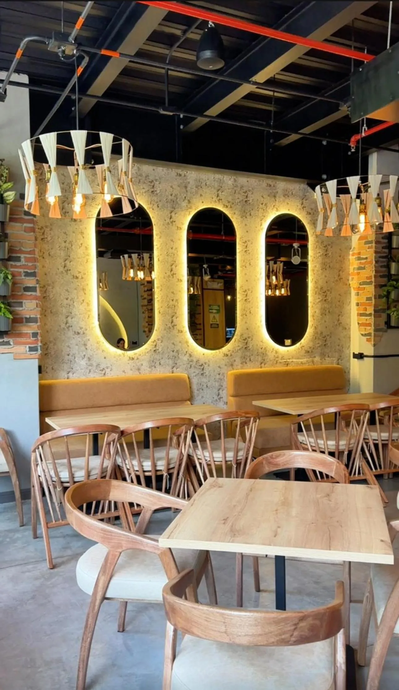 Restaurant/places to eat in Hotel Living by Armoniko