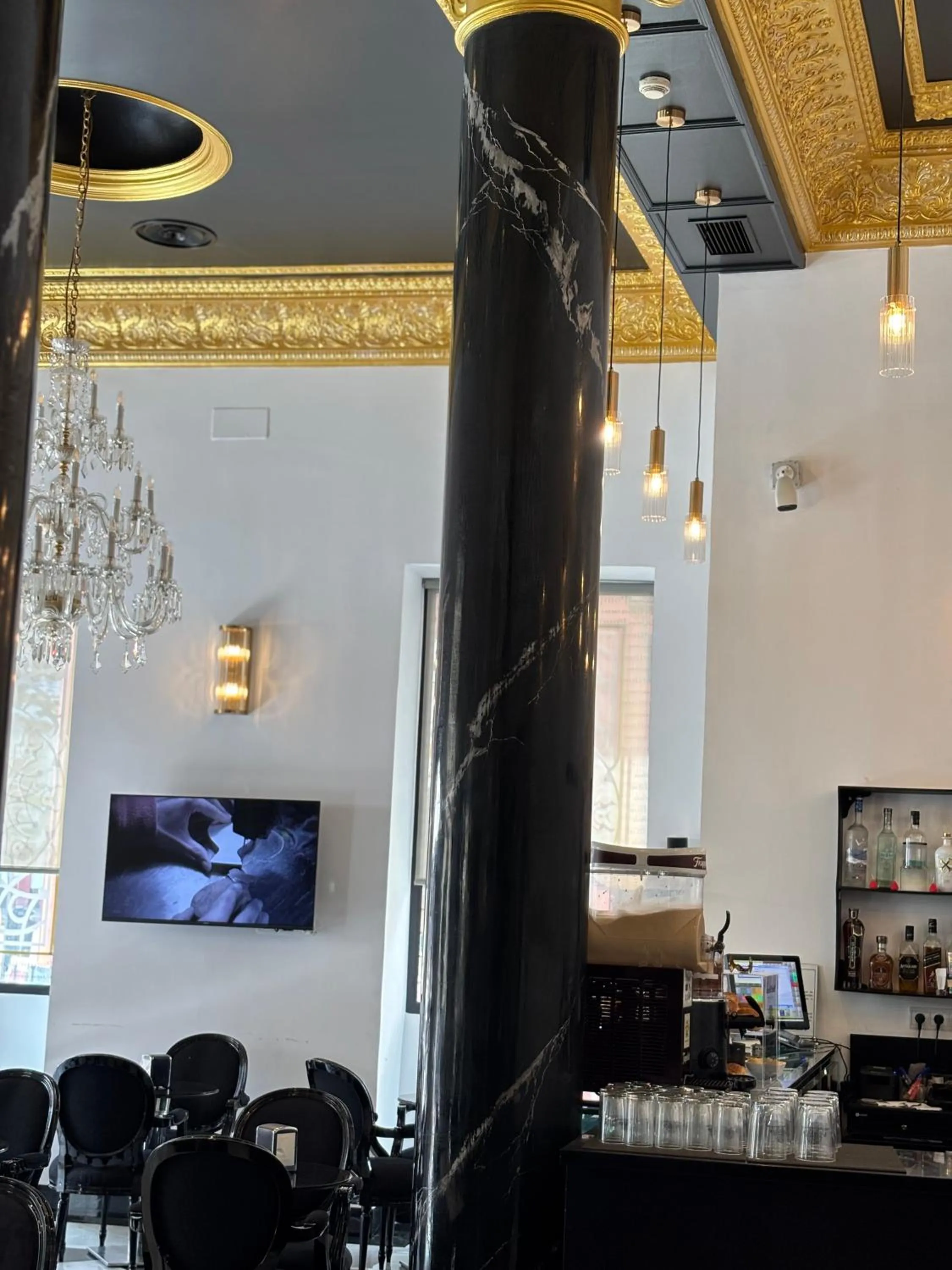 Adriano Boutique Sevilla