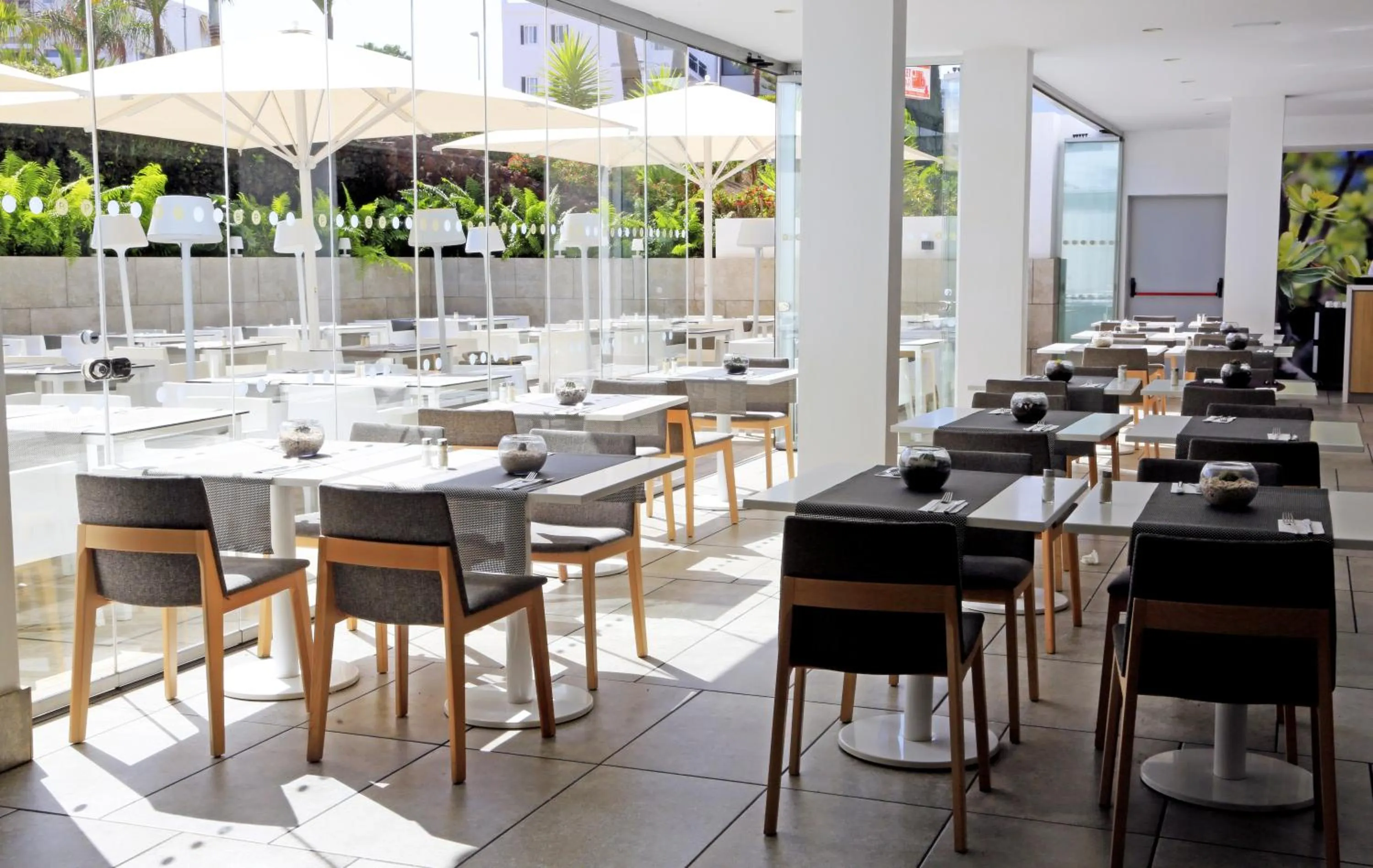 Buffet breakfast in Akeah Broncemar