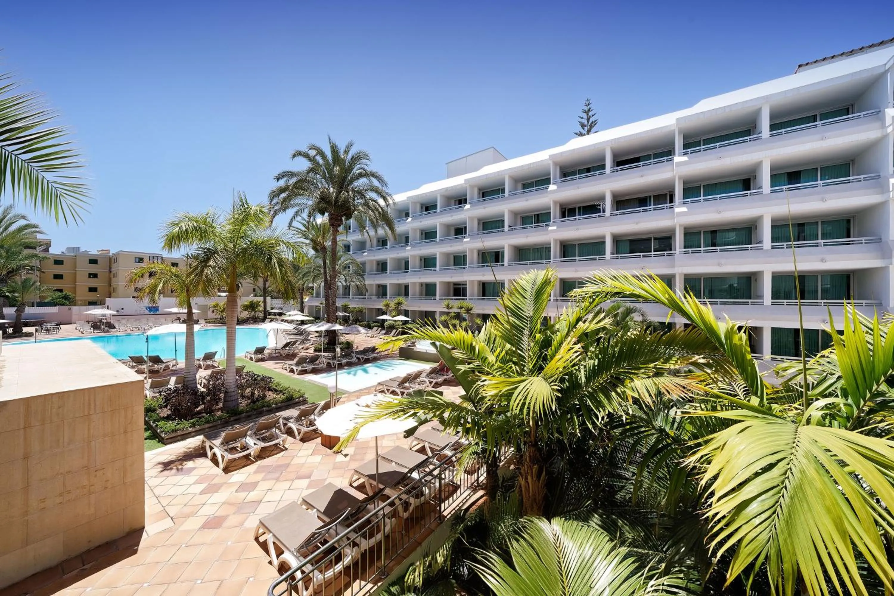 Lounge or bar in Akeah Broncemar