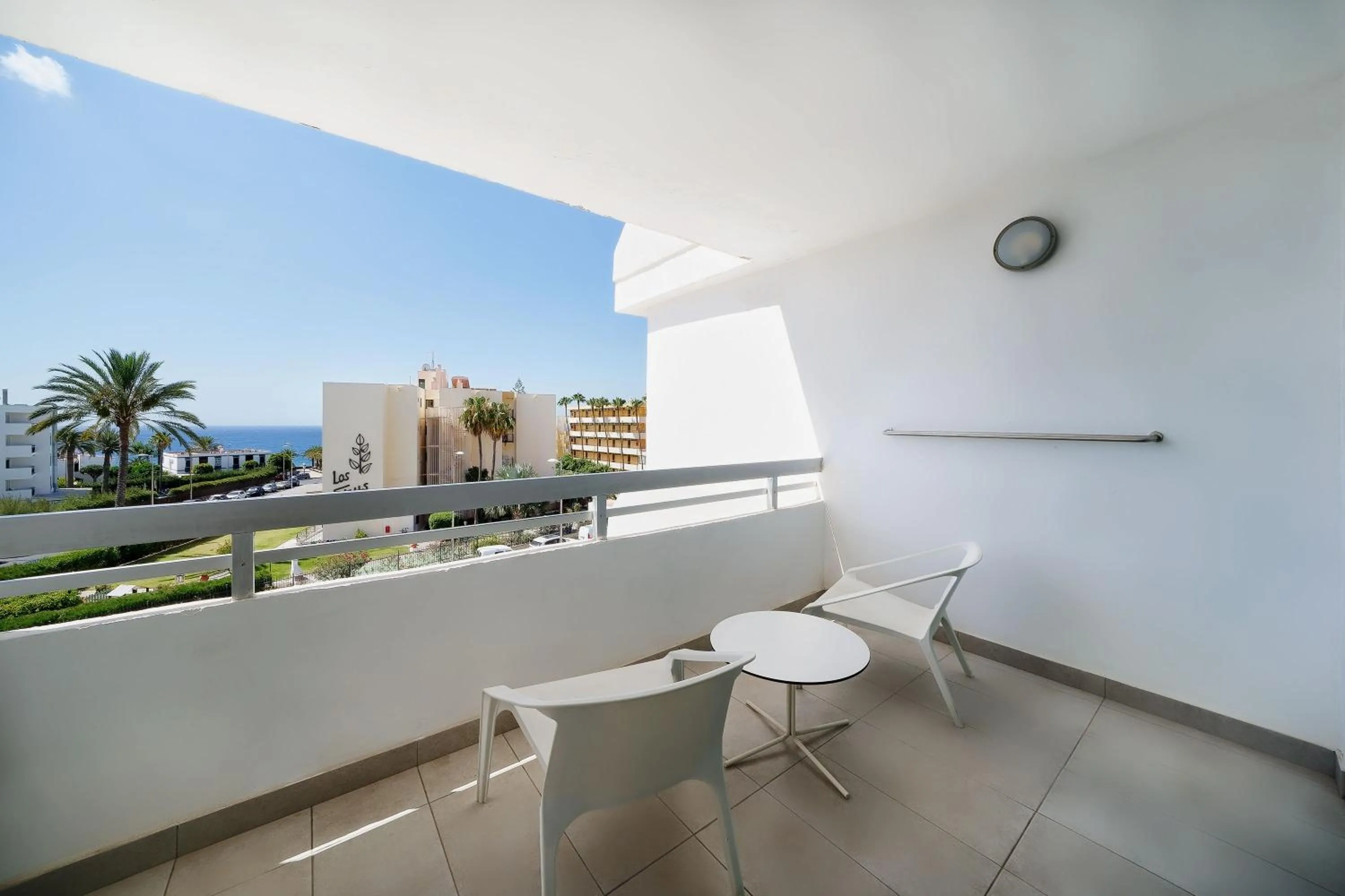 Balcony/Terrace in Akeah Broncemar